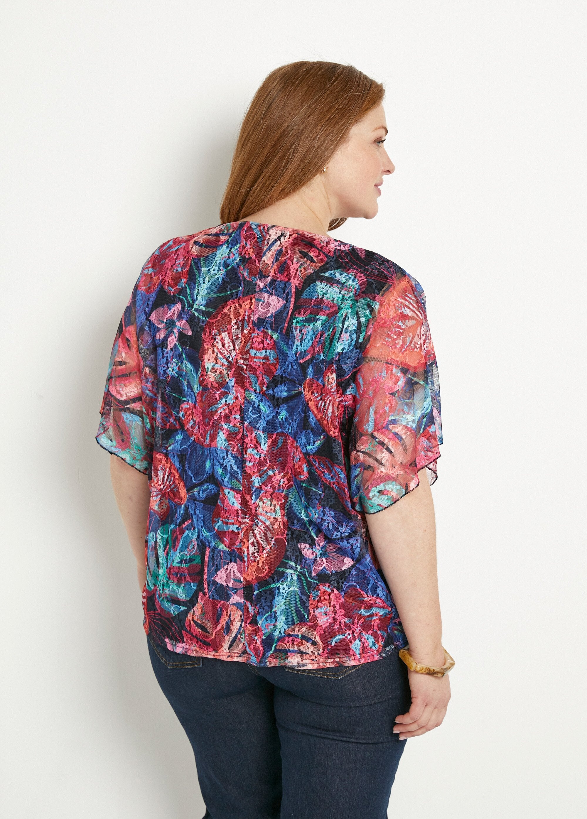 Camiseta_corta_con_cuello_en_V_y_encaje_estampado_Multicolor_DO1_curvy