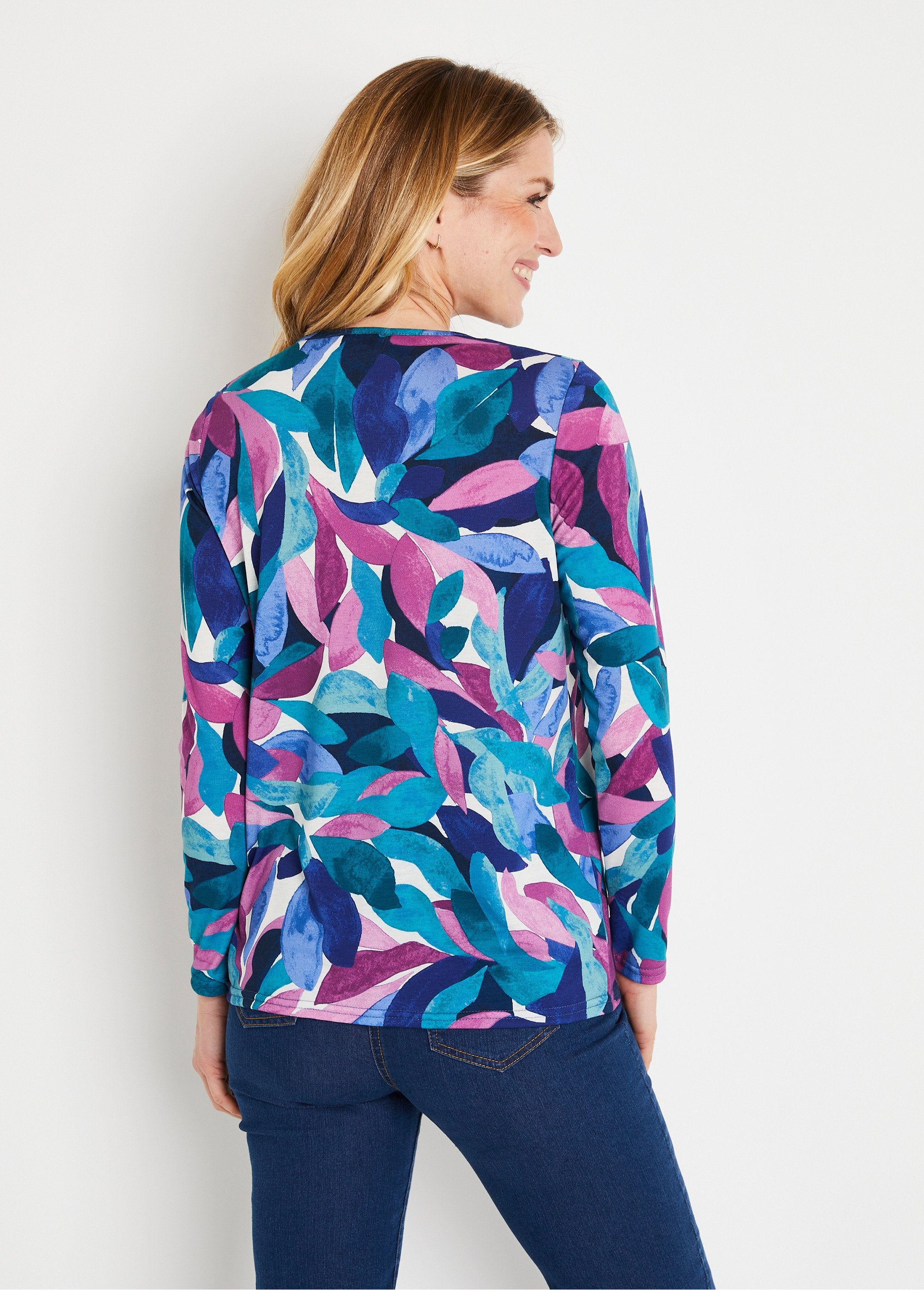 Camiseta_corta_con_estampado_floral_y_cuello_redondo_azul_y_rosa_DO1_slim