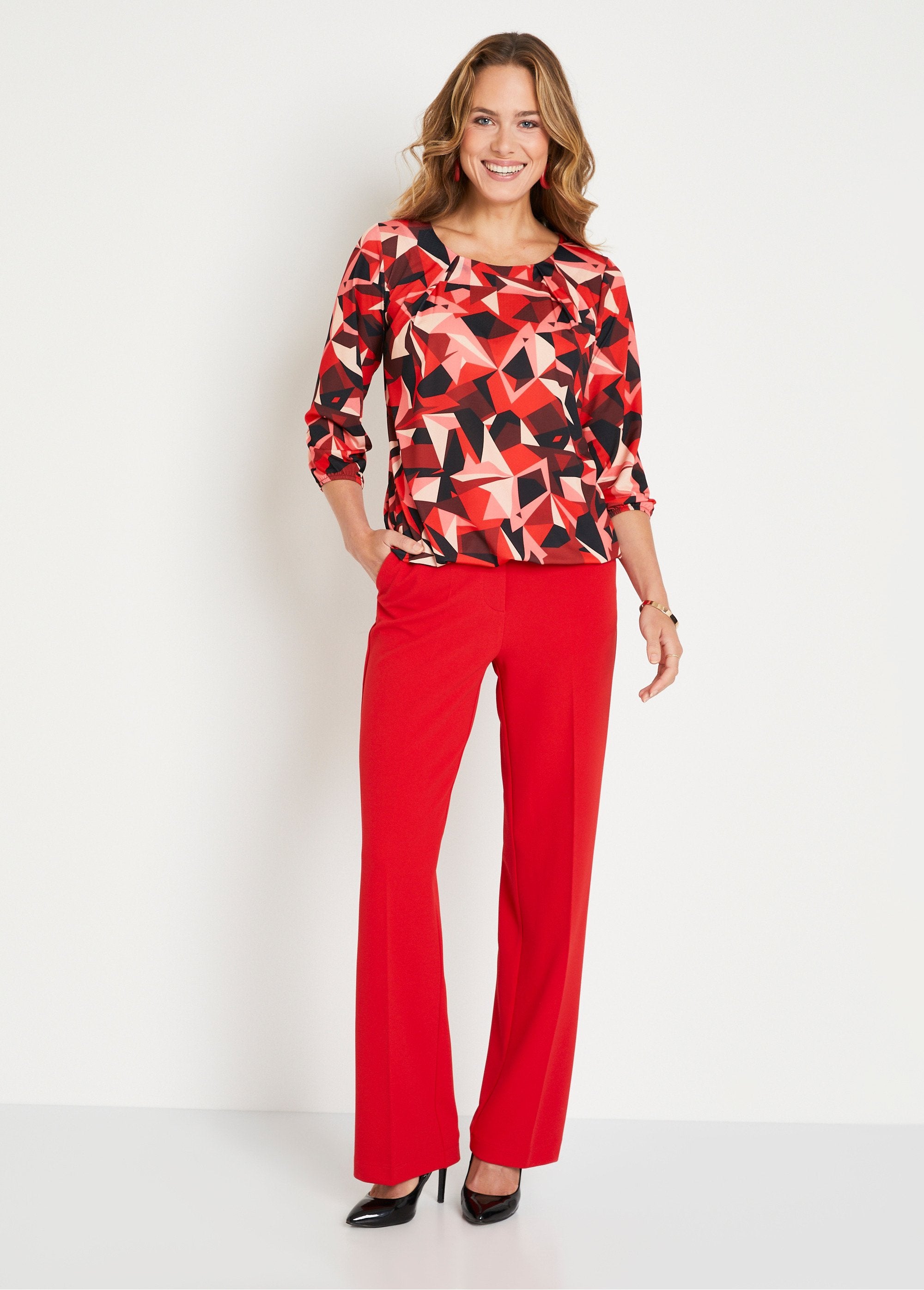 Camiseta_túnica_corta_con_estampado_gráfico_rojo_y_negro_SF1_slim