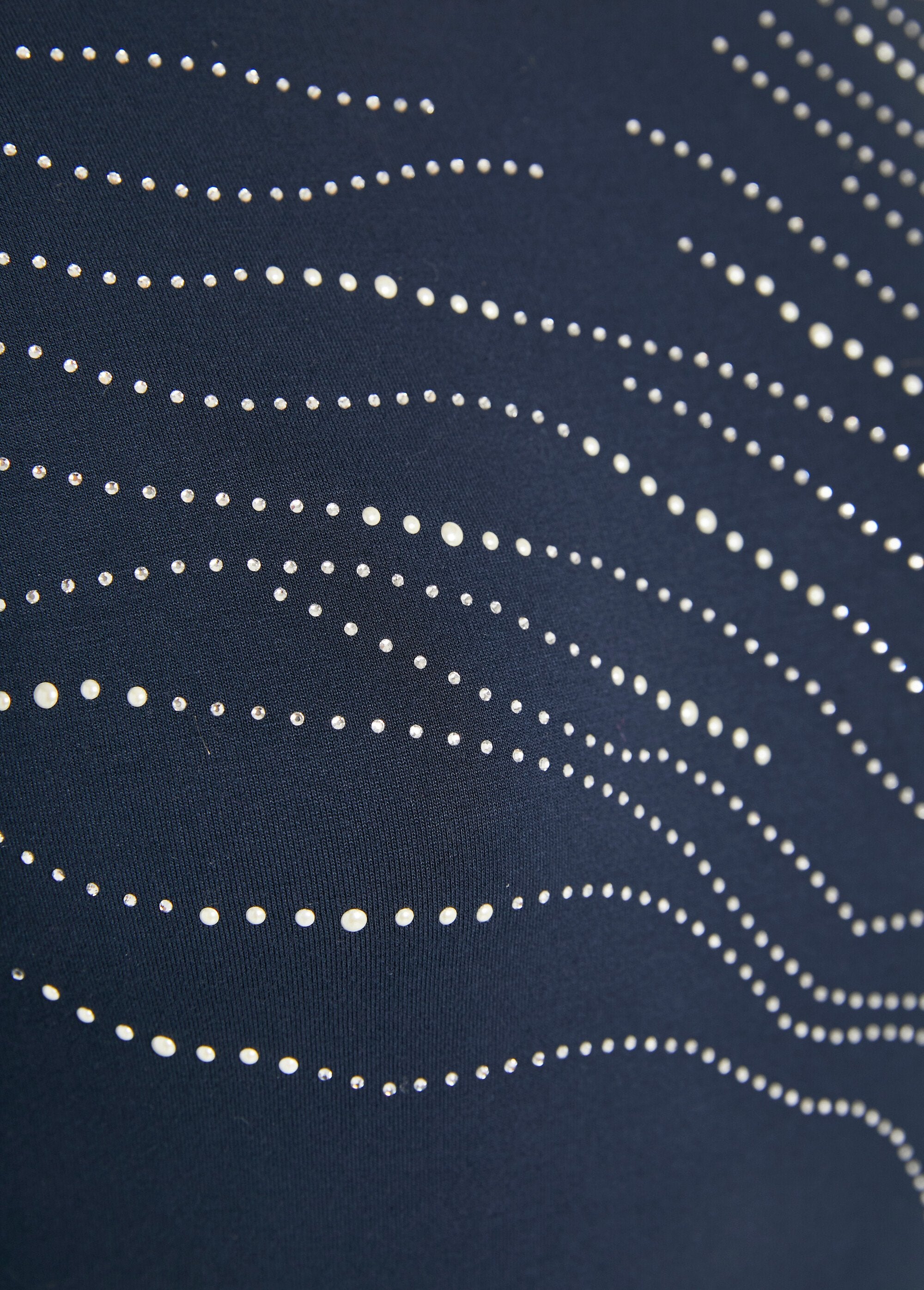 Camiseta_corta_recta_lisa_con_strass_cuello_redondo_Marina_DE2_slim