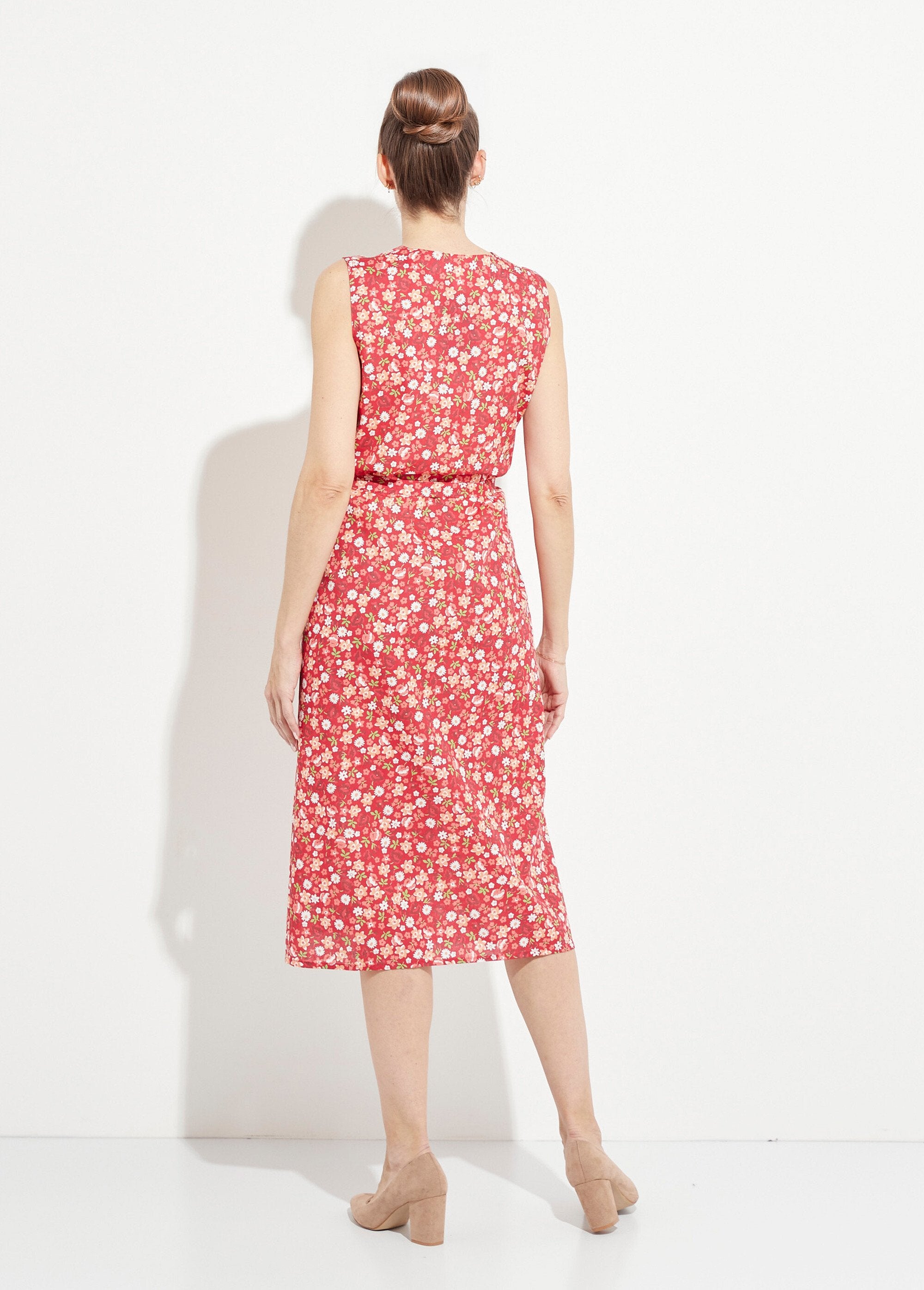 Delantal_sin_mangas_abotonado_con_estampado_floral_Rojo_DO1_slim