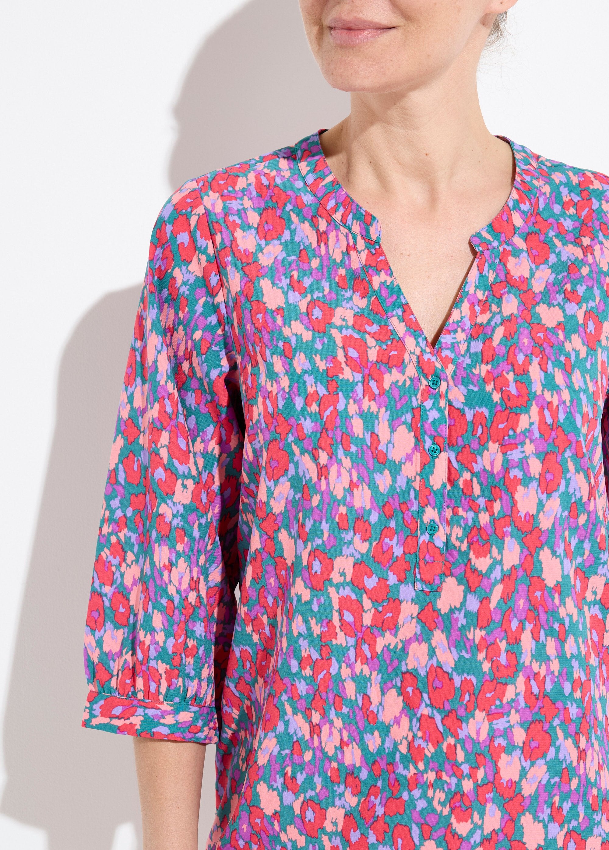 Túnica_holgada_abotonada_con_mangas_largas_3/4_verde_y_rosa_DE1_slim