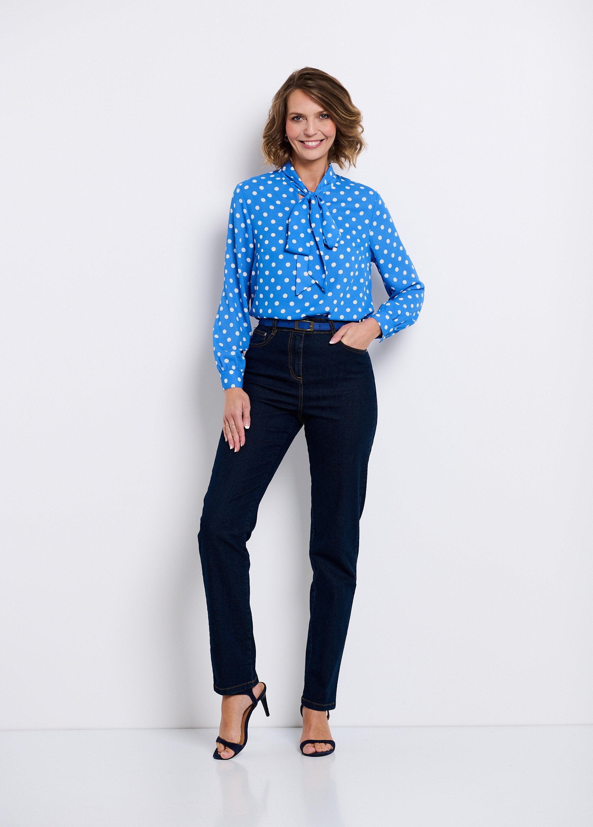 Túnica_fluida_con_cuello_de_lazo,_lisa_o_de_lunares_Azul_y_blanco_SF1_slim