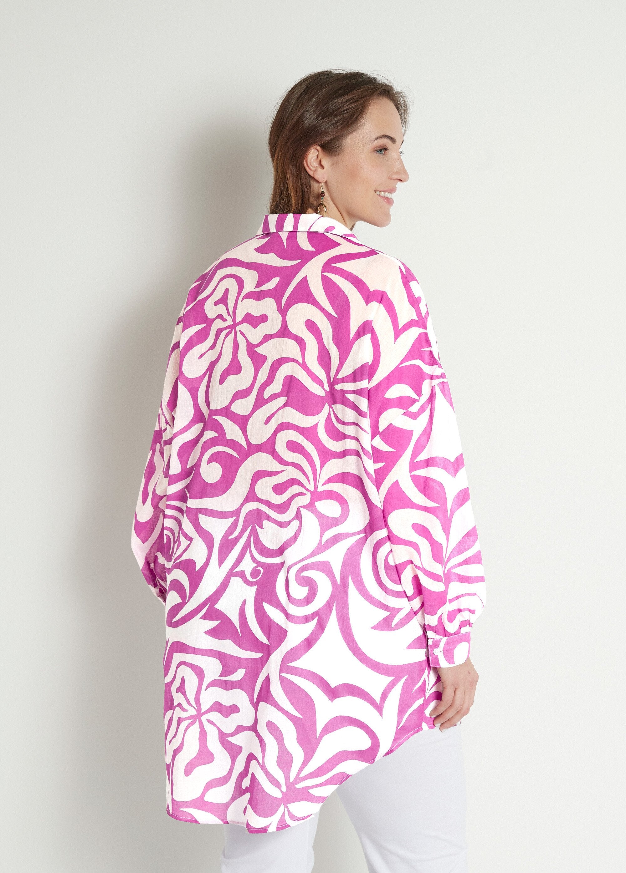 Túnica_larga_de_velo_de_algodón_con_cuello_de_pico_morado_y_blanco_DO1_curvy