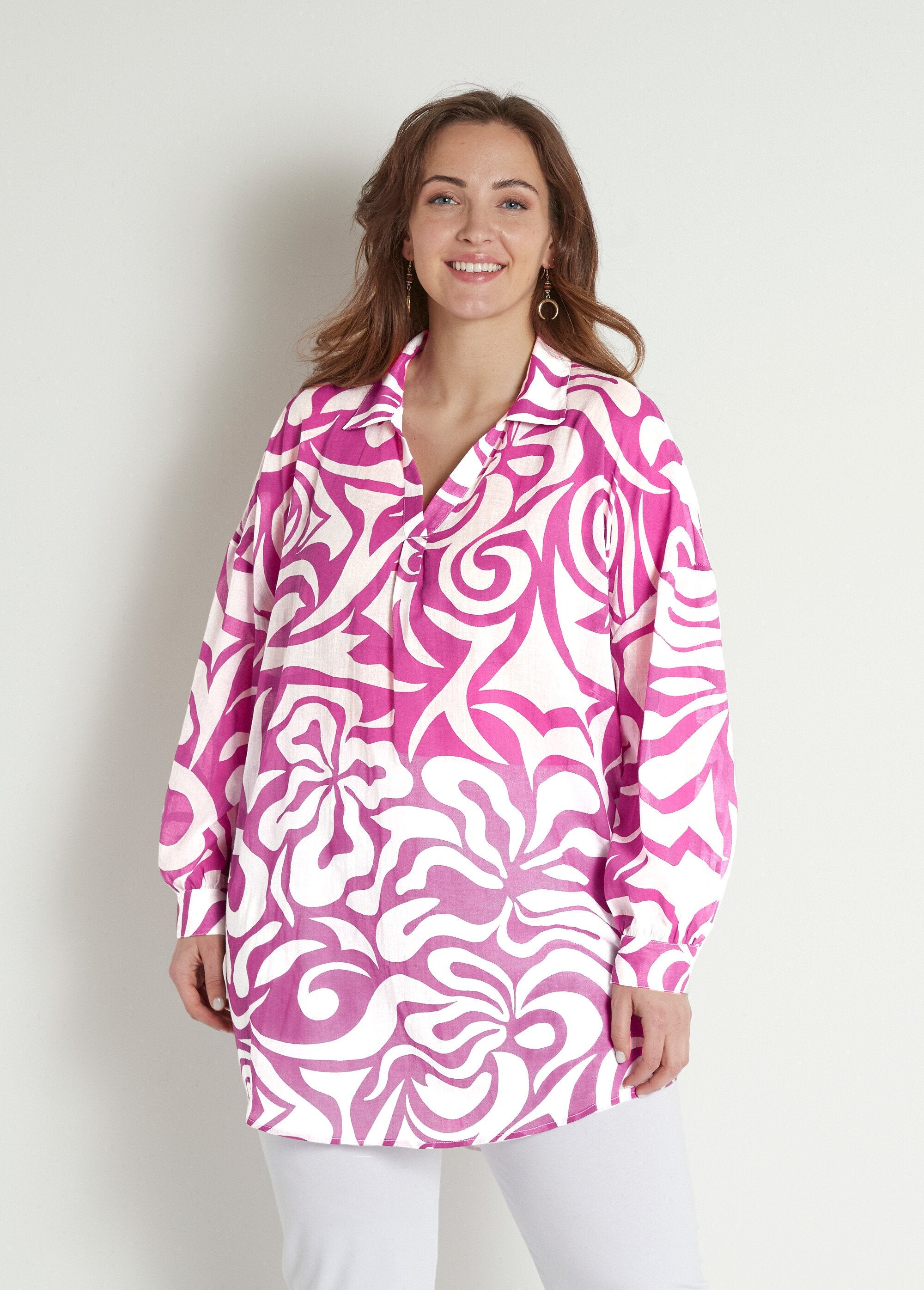 Túnica_larga_de_velo_de_algodón_con_cuello_de_pico_morado_y_blanco_FA1_curvy