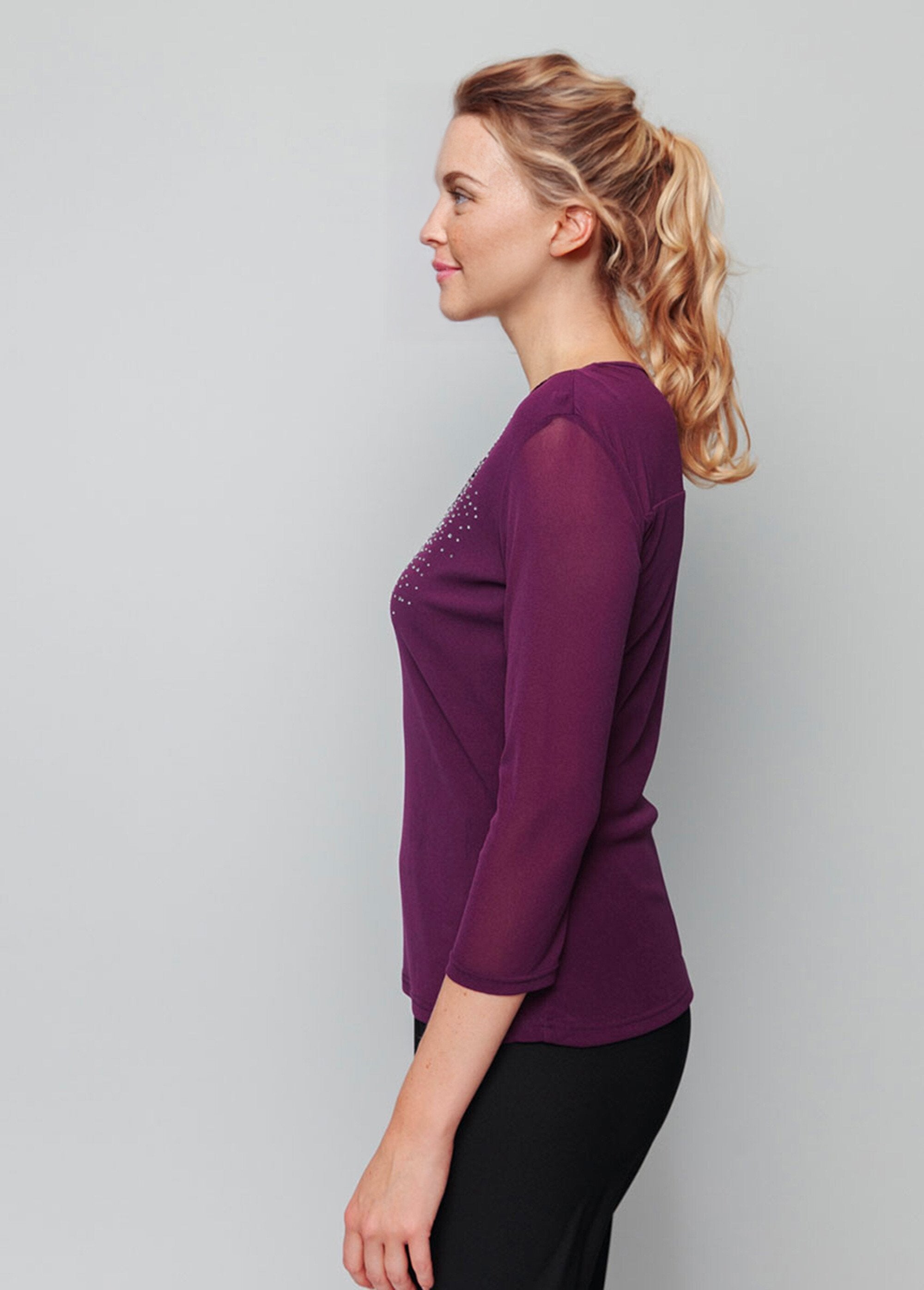 Túnica_de_malla_con_bordados_y_pedrería._Violín_GA1_slim