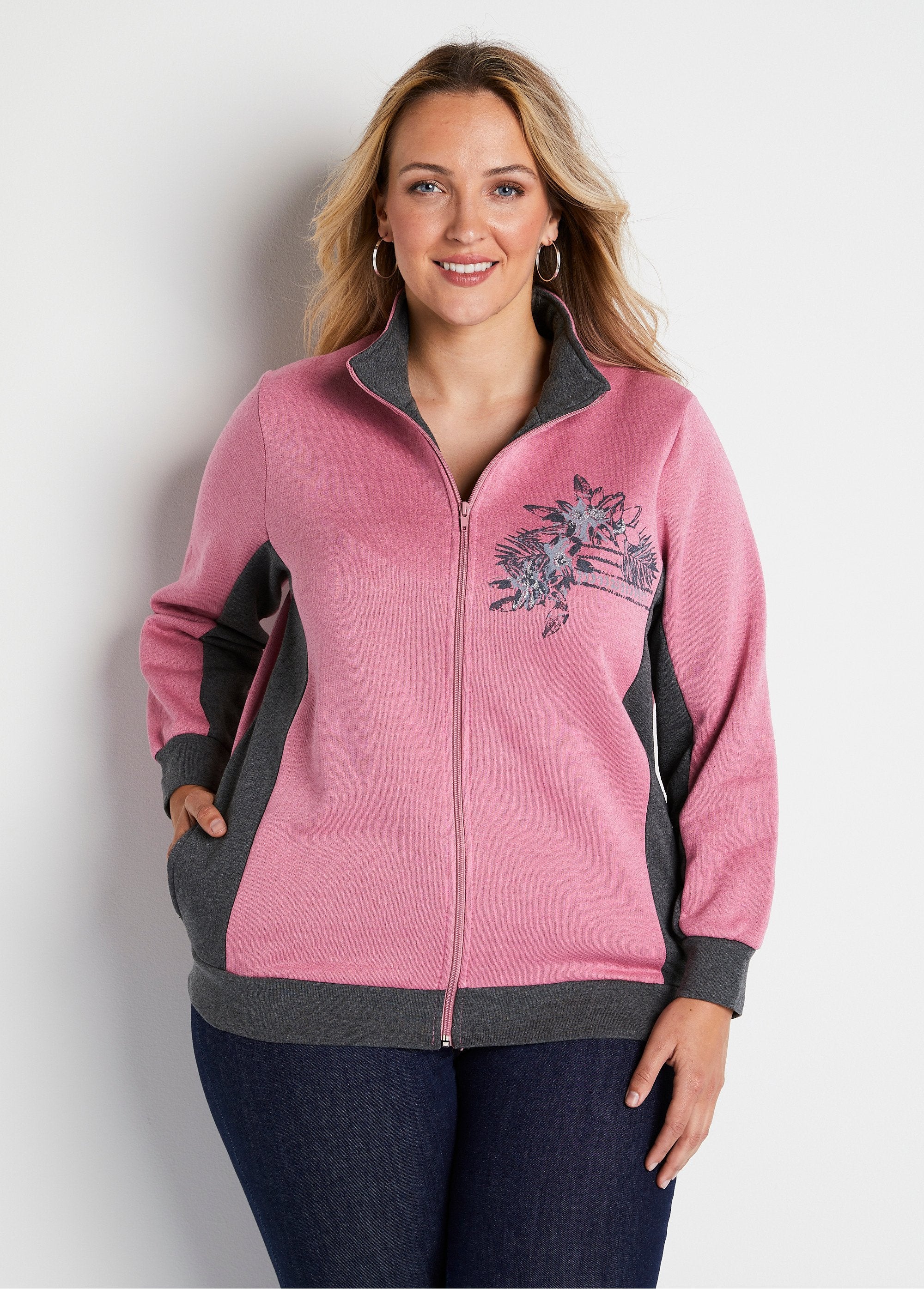 Chaqueta_jogging_polar_con_purpurina_y_cremallera_rosa_y_gris_FA1_curvy