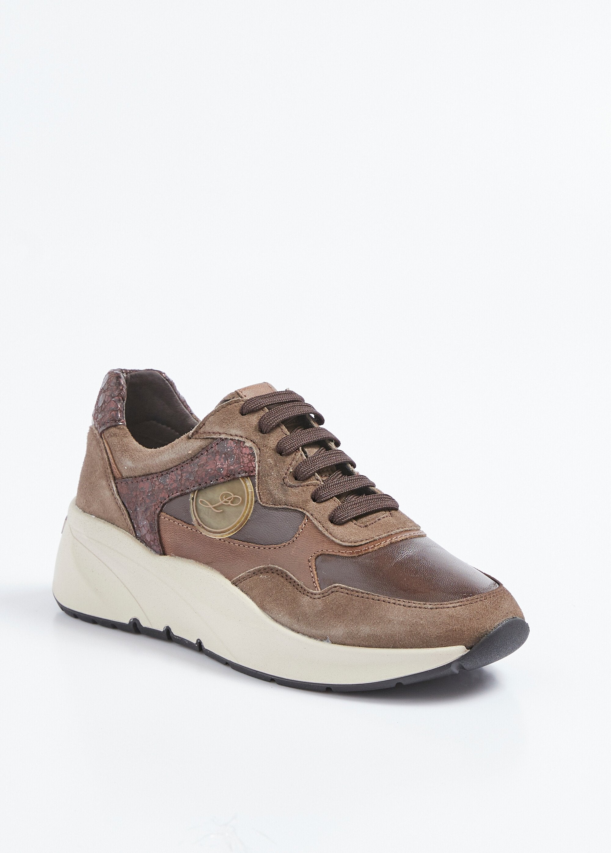 Baskets_sportswear_en_cuir_multimatières_Marron_FA1_slim