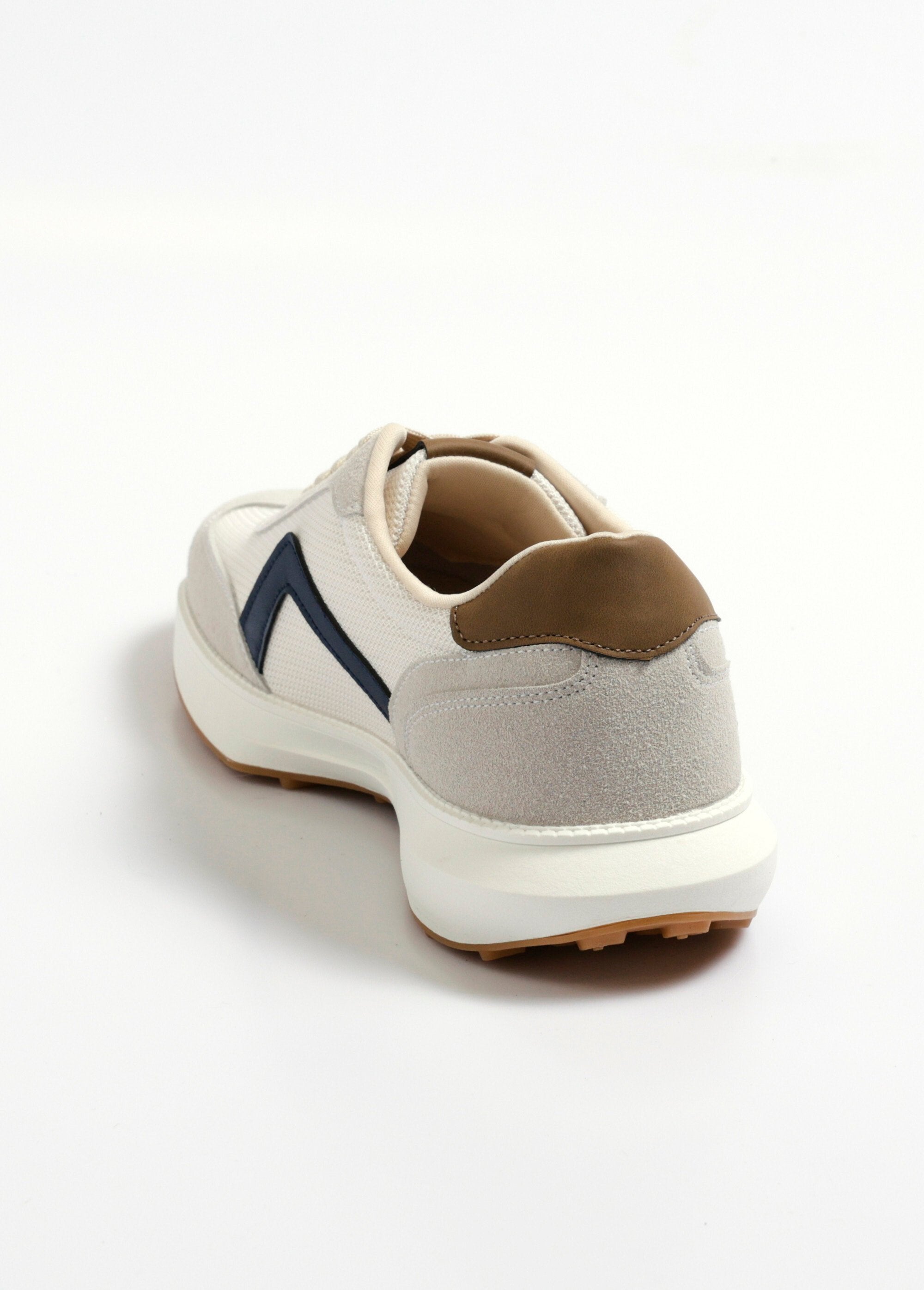 Zapatillas_deportivas_estilo_jogger_bicolor_y_bimaterial_Beige_DO1_slim