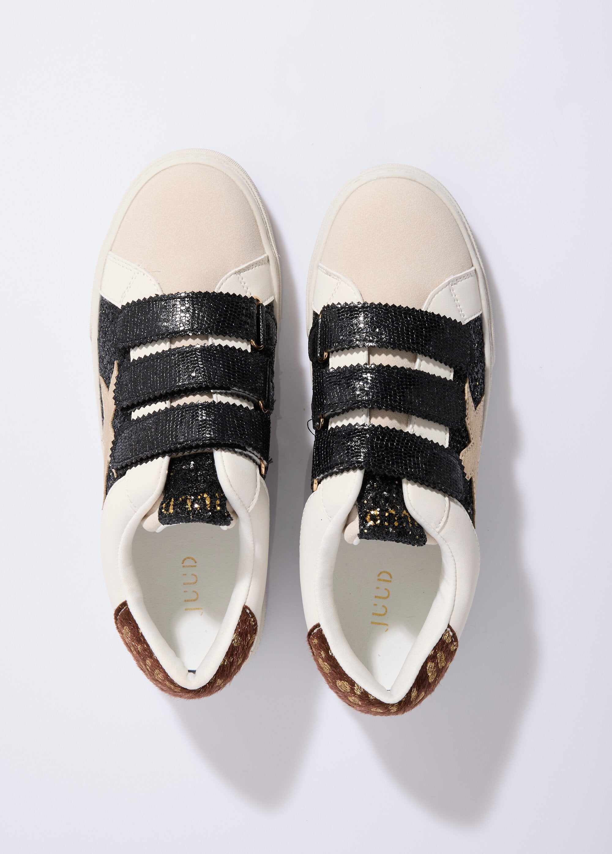 Zapatillas_deportivas_modernas_multimaterial_con_velcro_Beige_y_negro_OV1_slim