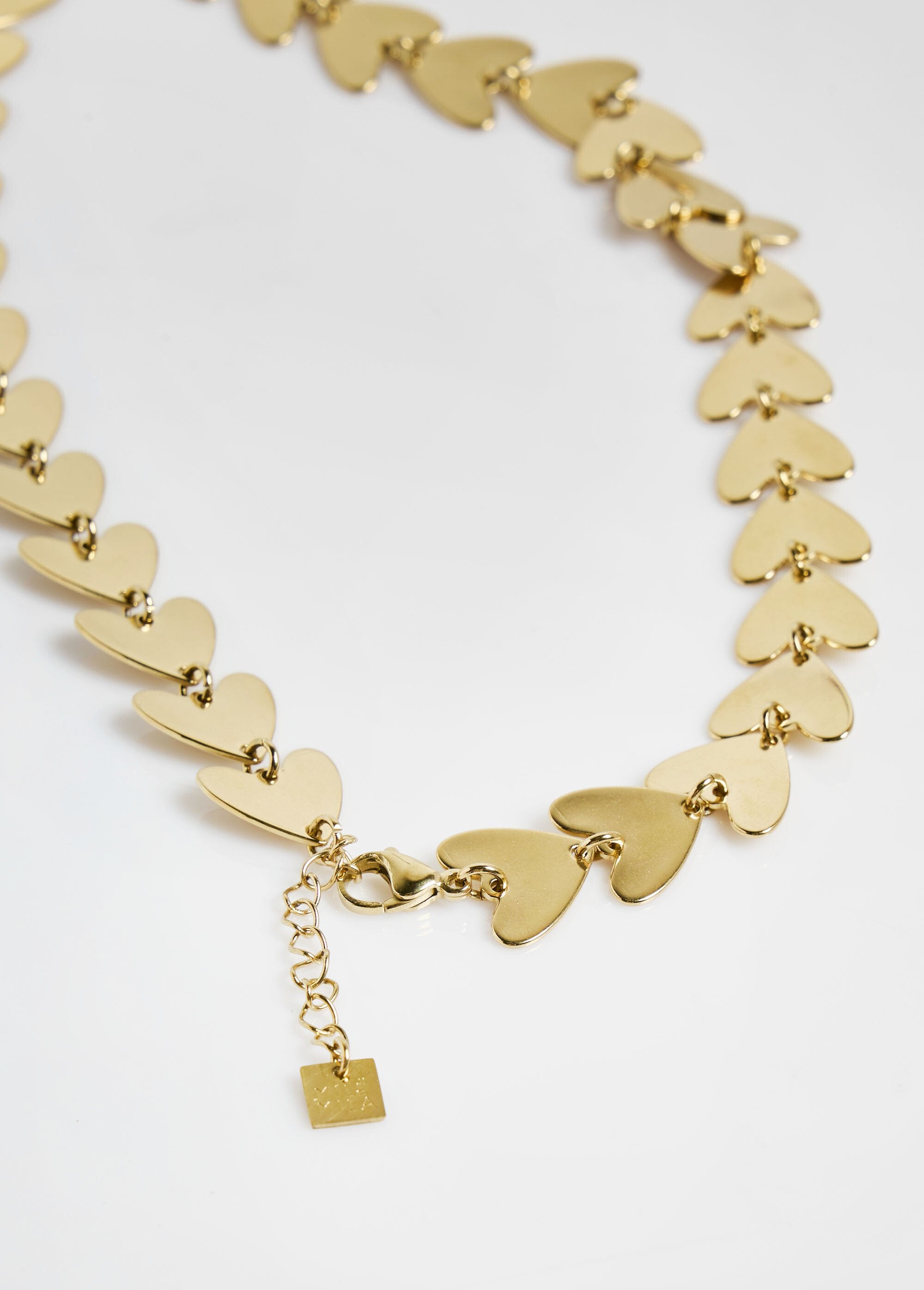 Collar_de_acero_inoxidable_con_eslabones_en_forma_de_corazón_Dorado_DE2_slim