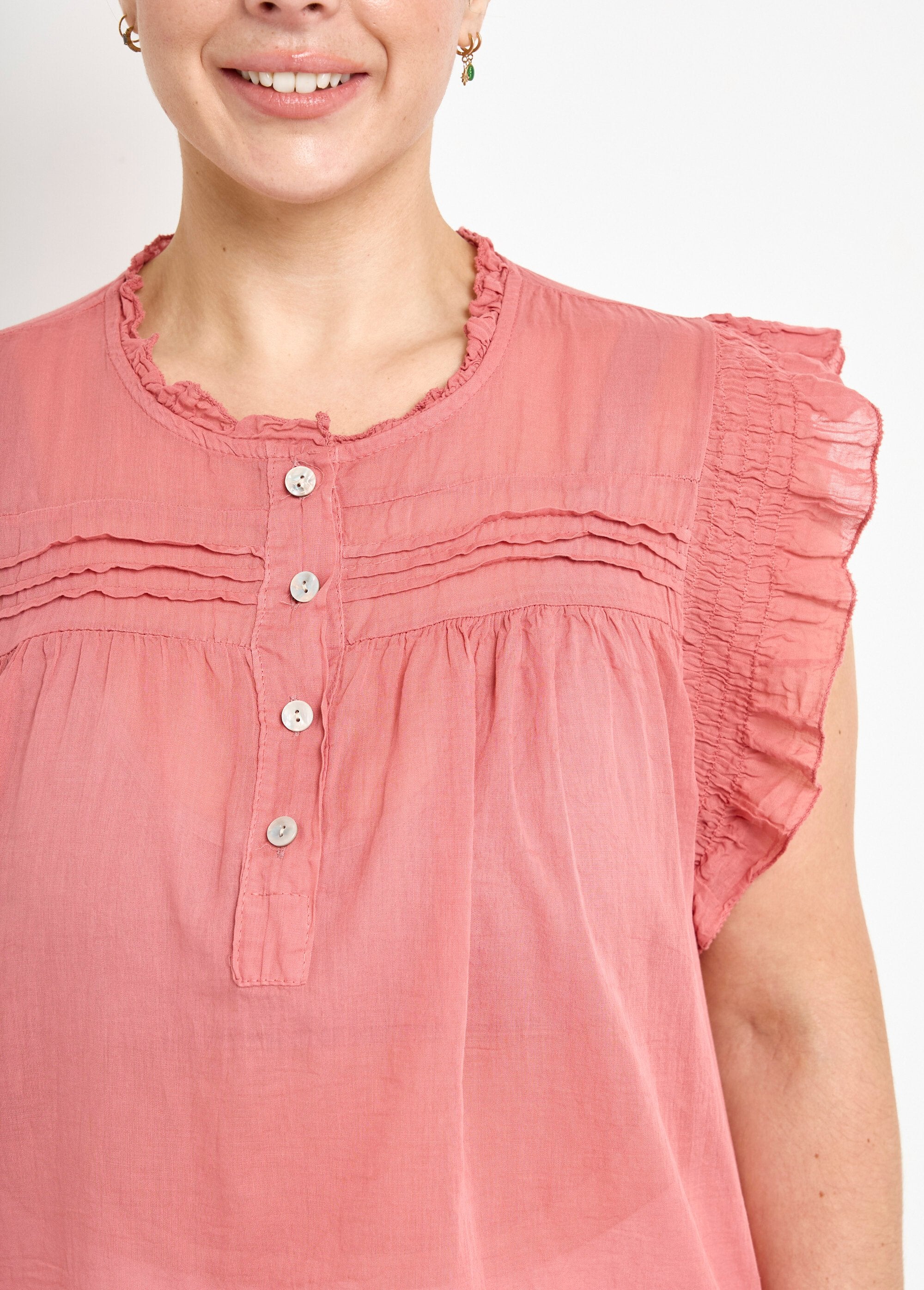 Blusa_de_voile_de_algodón_sin_mangas_rosa_viejo_DE1_curvy