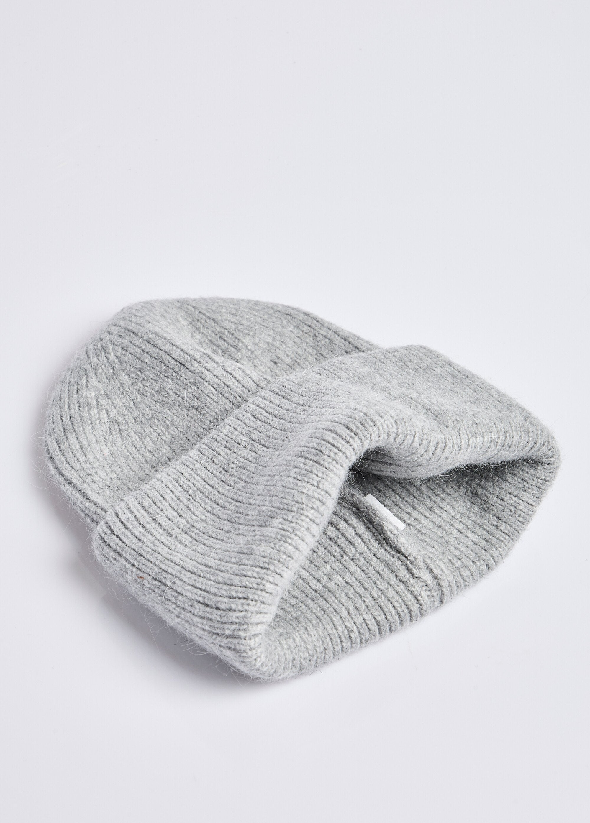 Gorro_de_punto_acanalado_con_angora_Gris_claro_DE1_slim