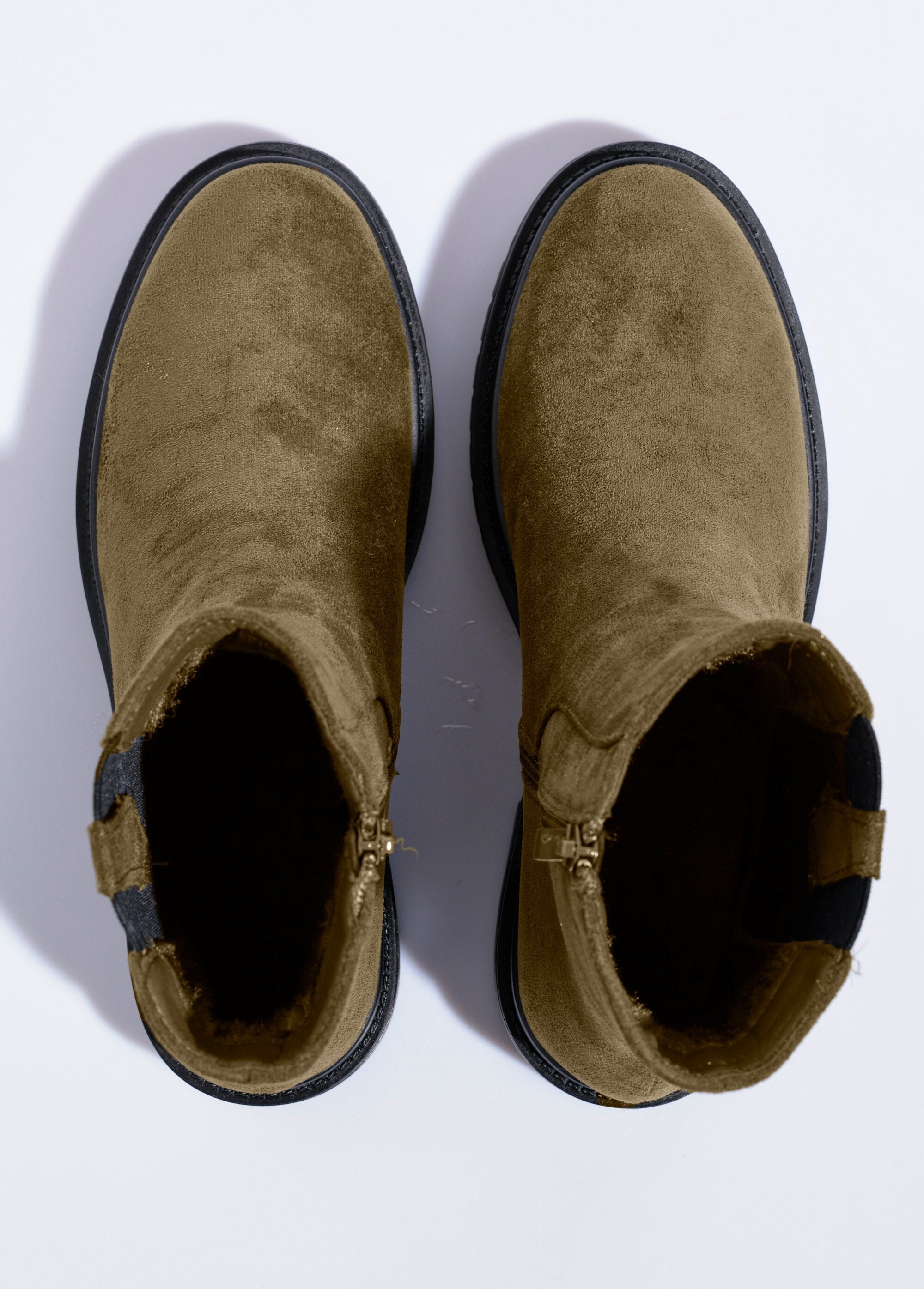 Botas_Chelsea_con_suela_dentada_Caqui_OV1_slim