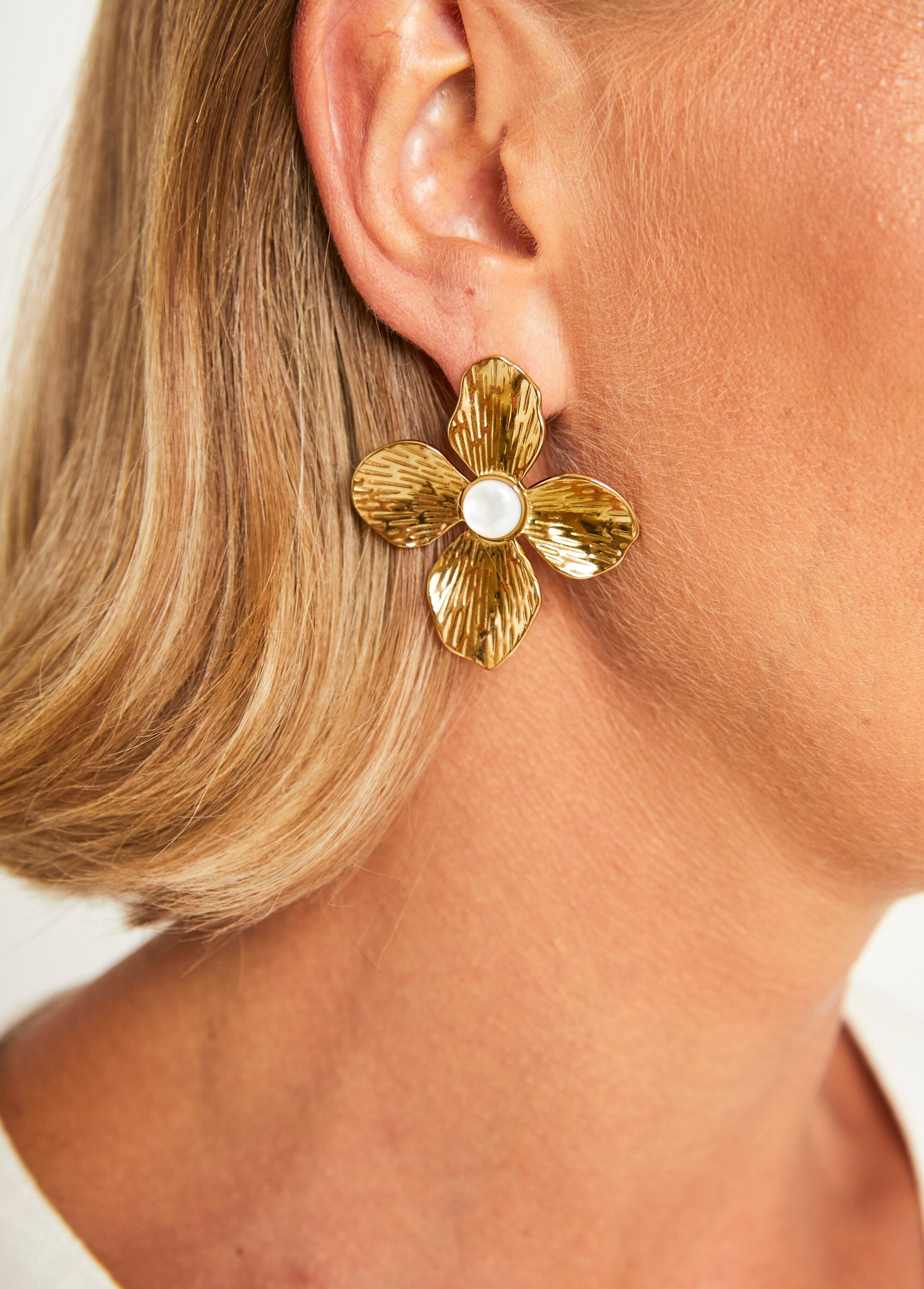 Pendientes_de_acero_con_flores_de_fantasía_Dorado_FA2_slim