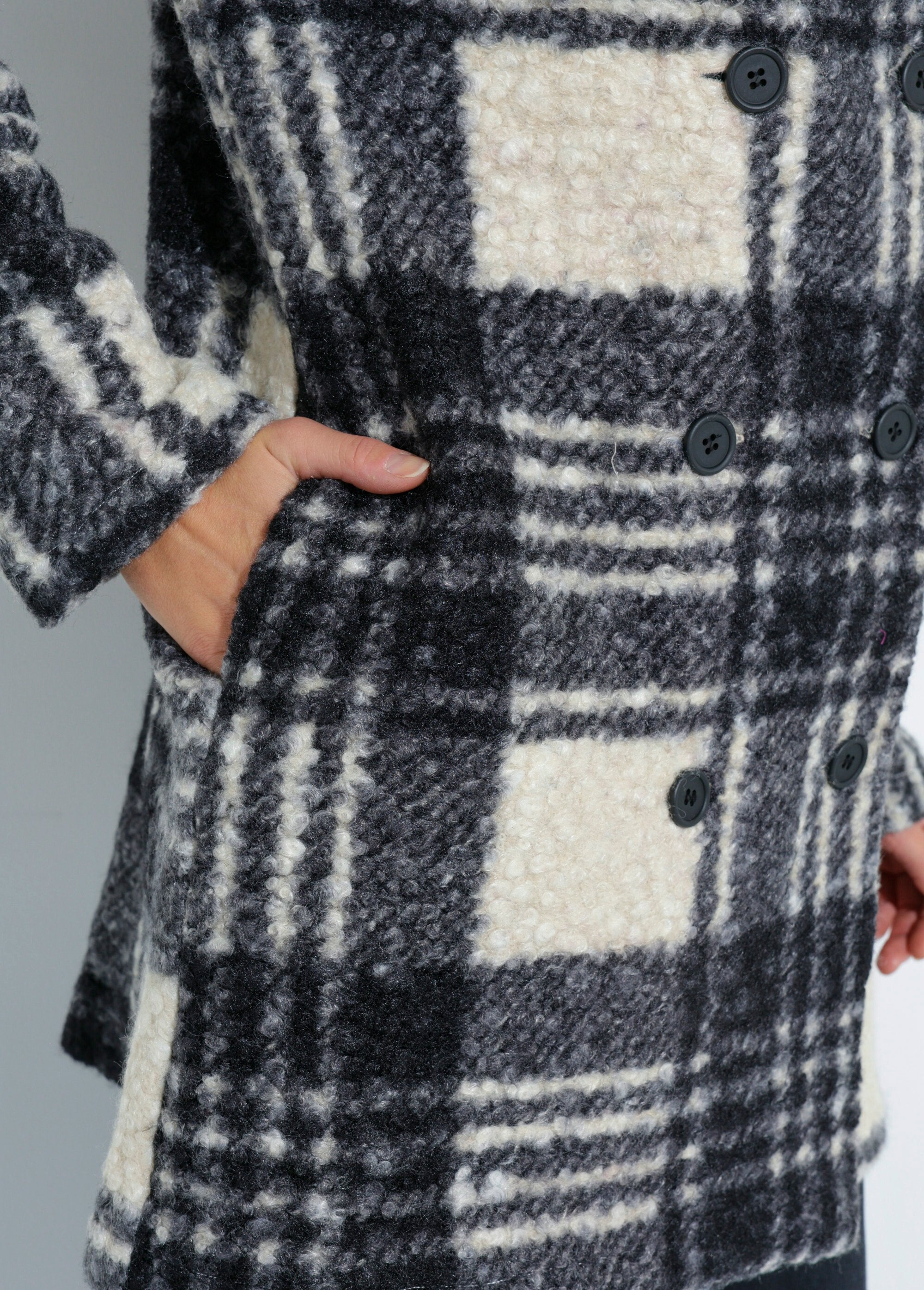 Caban_carreaux_long_façon_laine_bouclée_Noir_et_ecru_DE2_slim