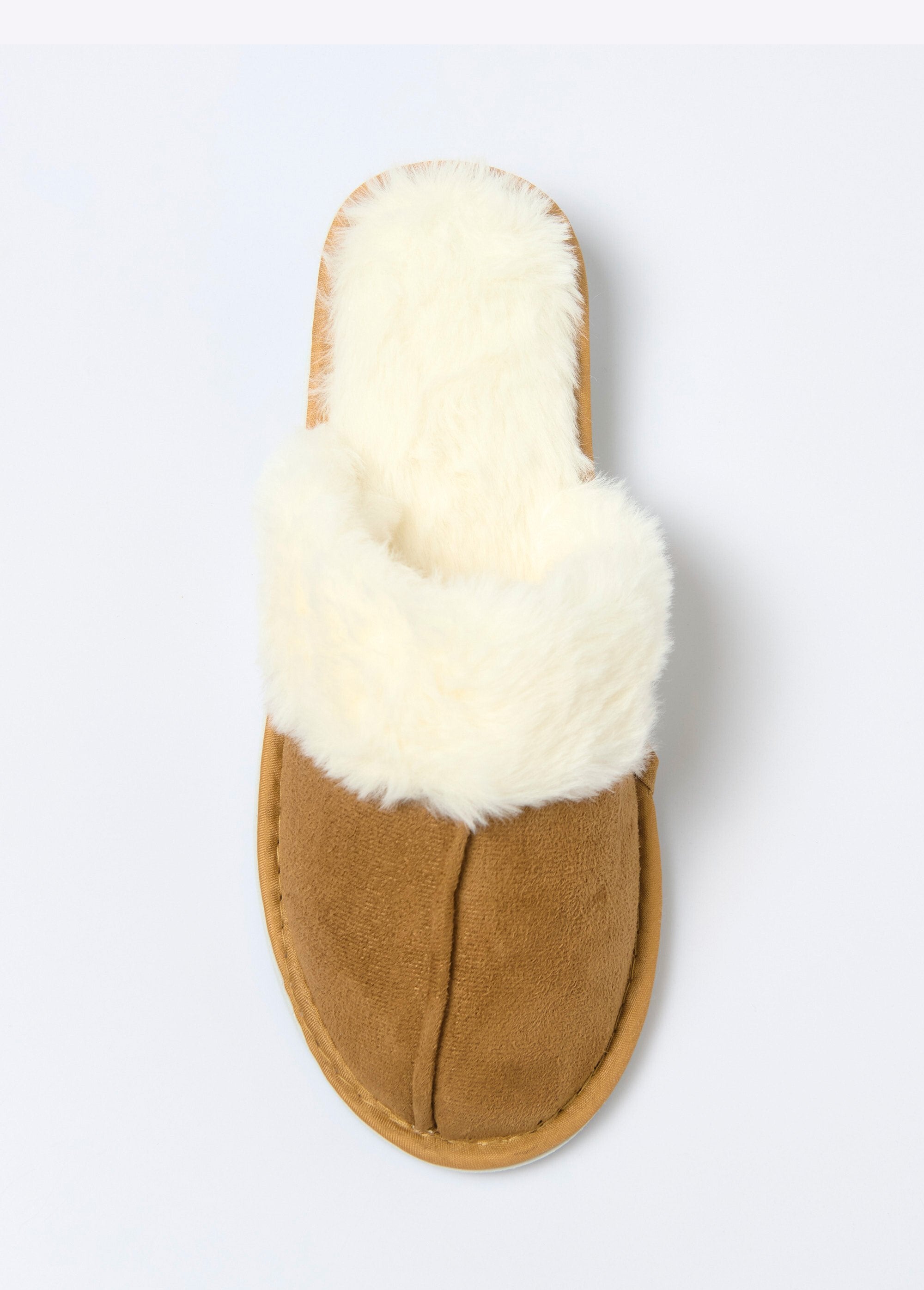 Zapatillas_forradas_de_piel_con_ribete_de_piel_y_ante_camello_OV1_slim