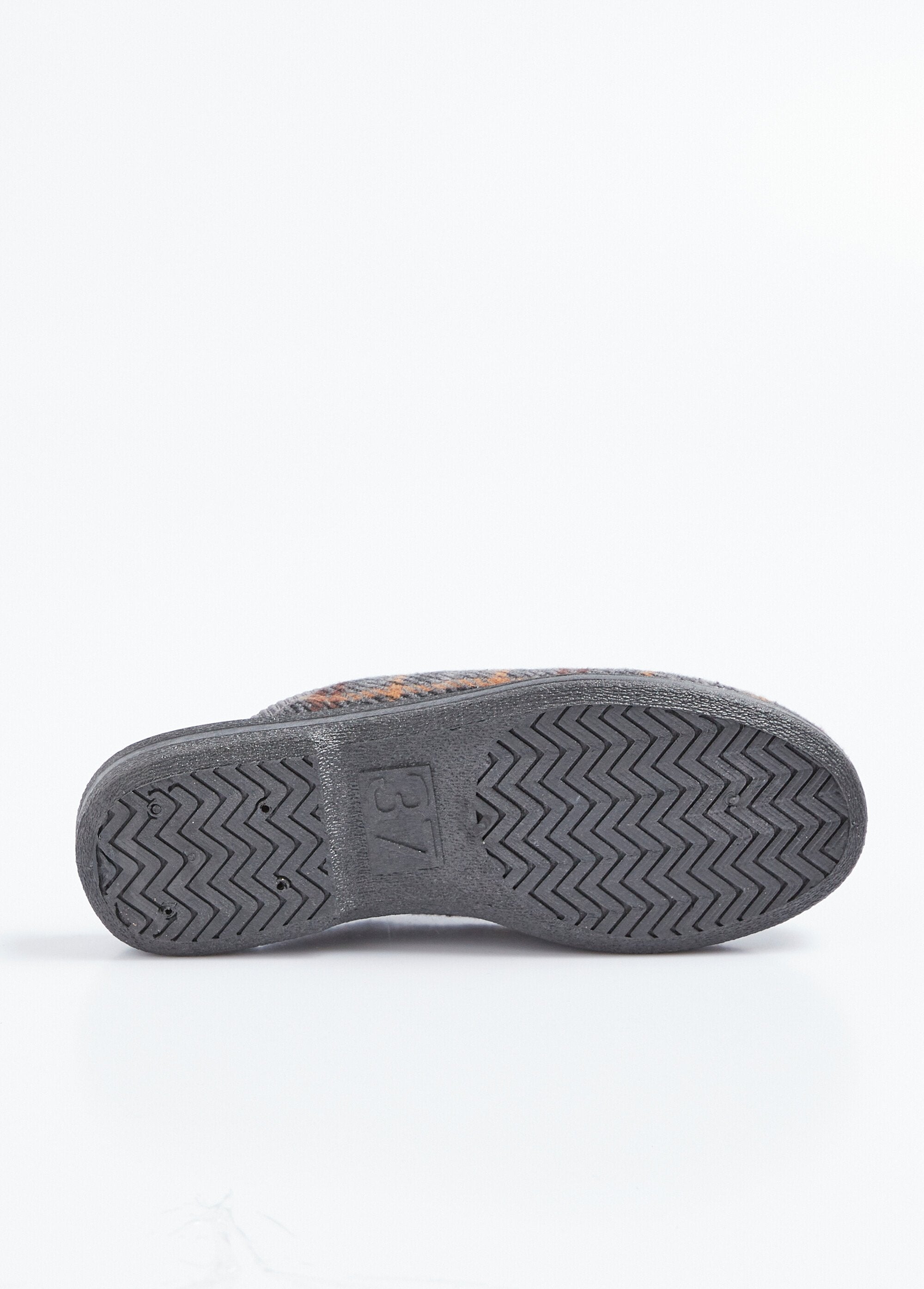Pantuflas_tipo_mule_con_ancho_cómodo_y_elástico_Gris_UN1_slim