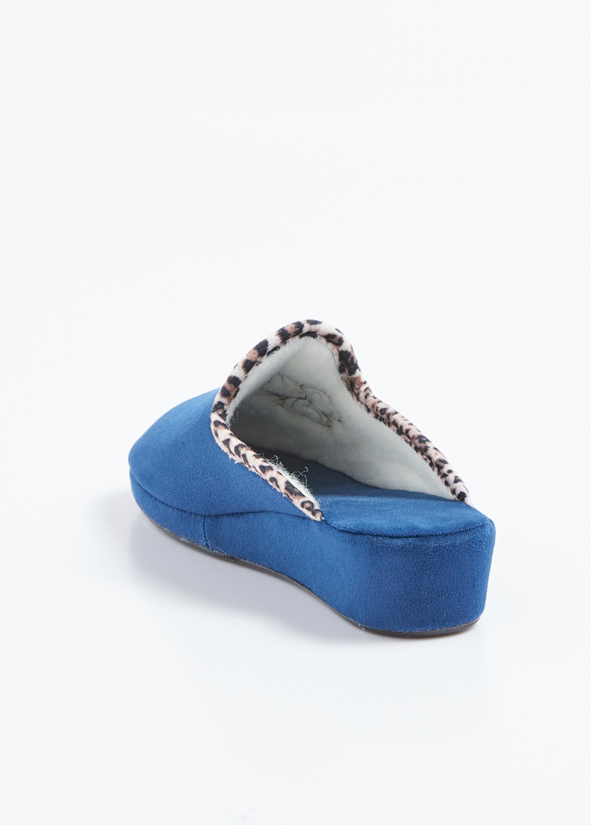 Pantuflas_tipo_mule_de_ancho_cómodo_en_tejido_aterciopelado_Marina_DO1_slim
