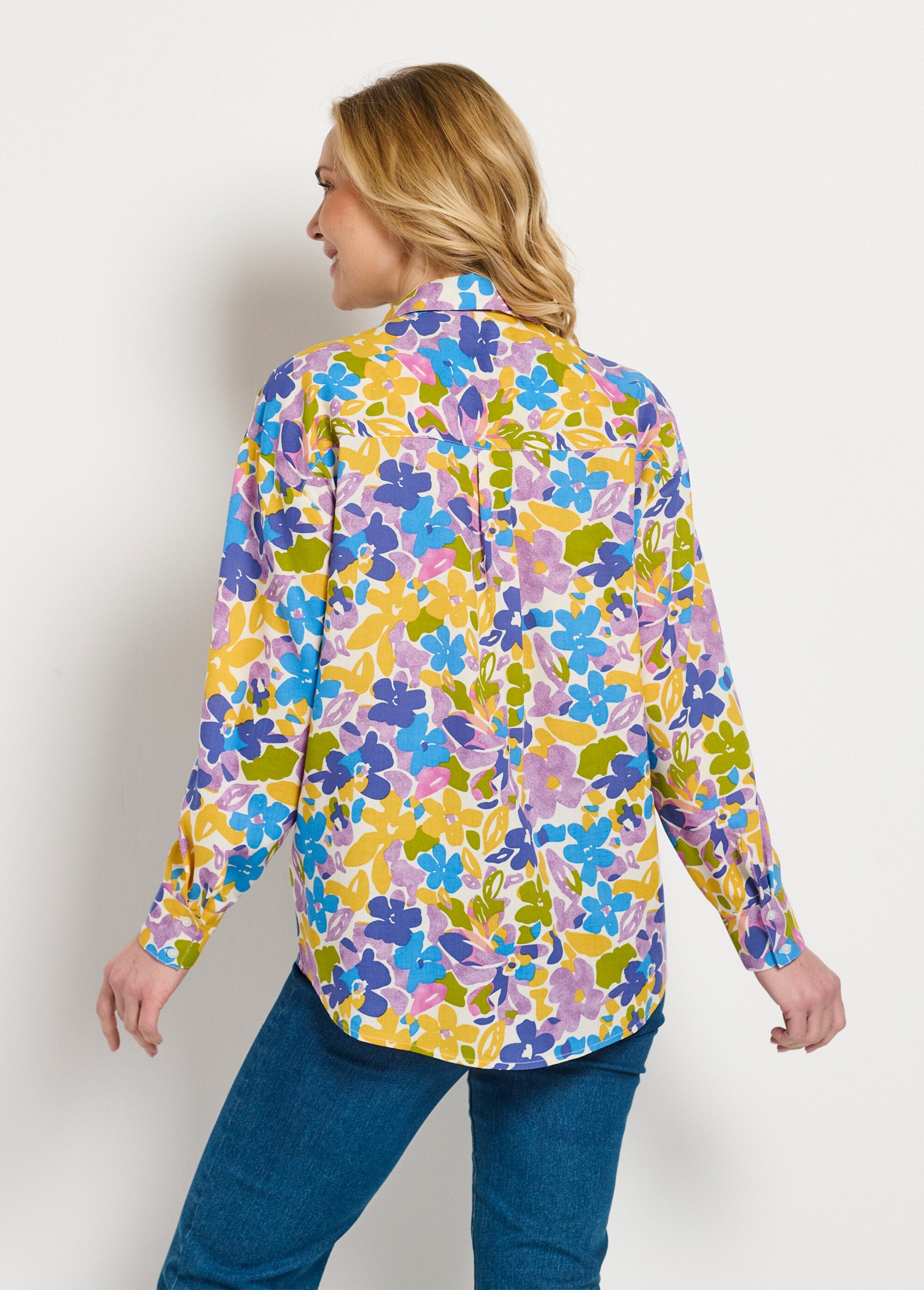 Blusa_larga_fluida_con_estampado_floral_y_botones_Multicolor_DO1_slim