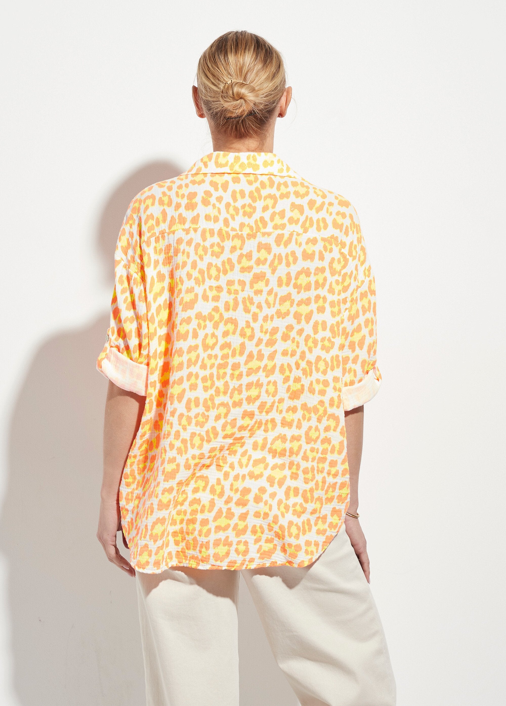 Blusa_de_gasa_de_algodón_con_estampado_de_leopardo_fluorescente_naranja_DO1_slim
