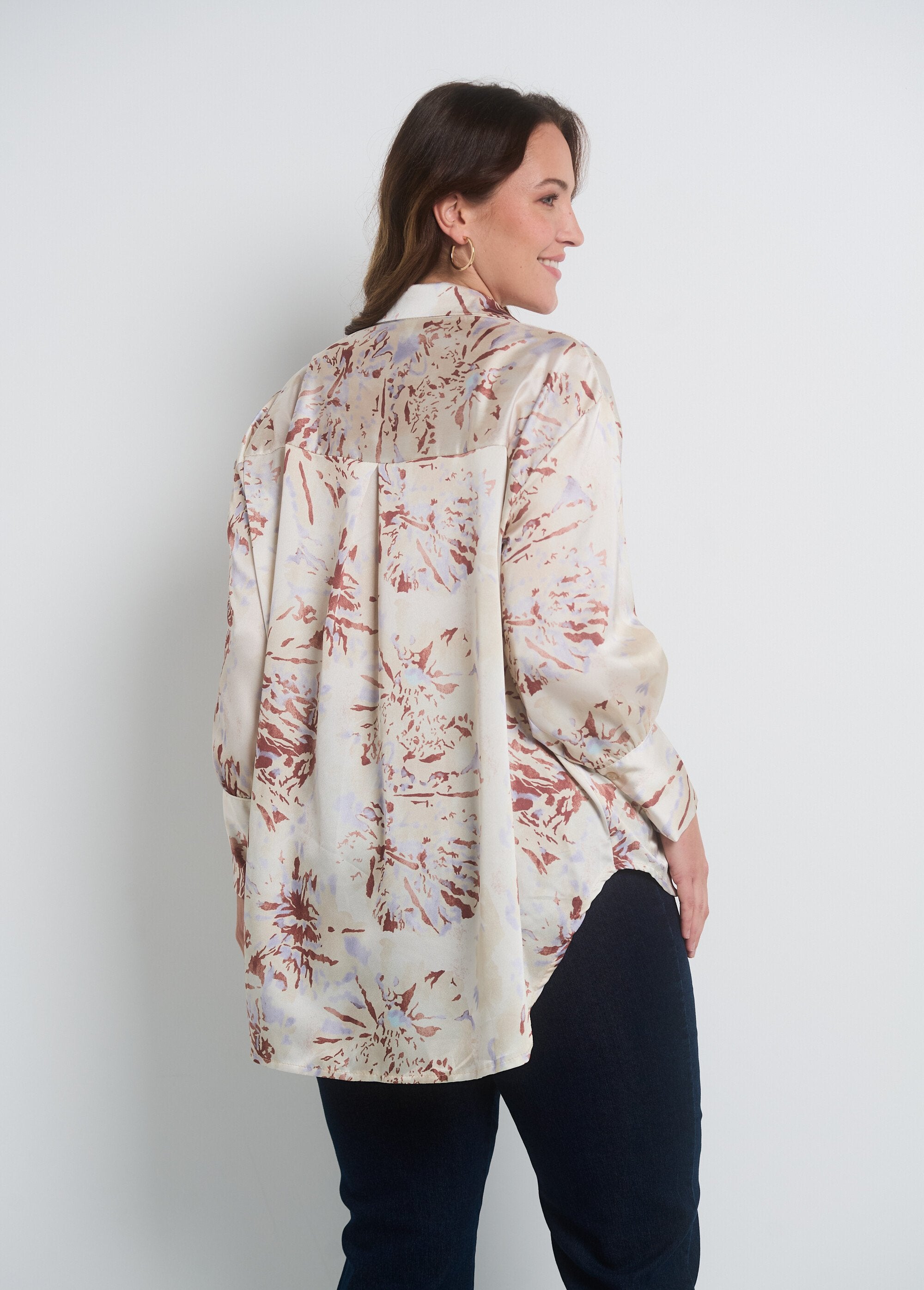 Blusa_de_satén_acuarelado_de_manga_larga_Beige_DO1_curvy