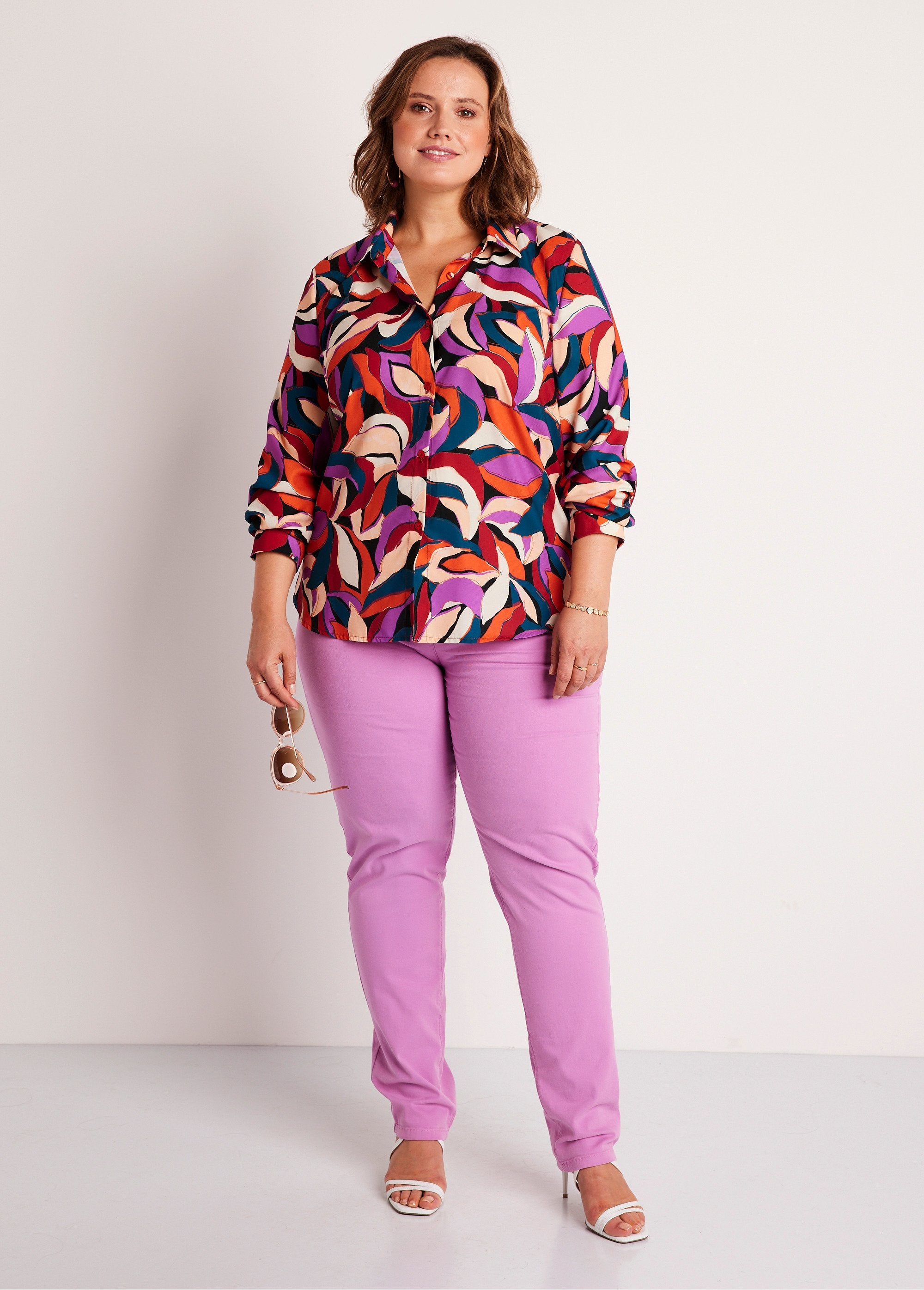 Blusa_manga_larga_con_estampado_de_hojas_naranja_y_morado_SF1_curvy