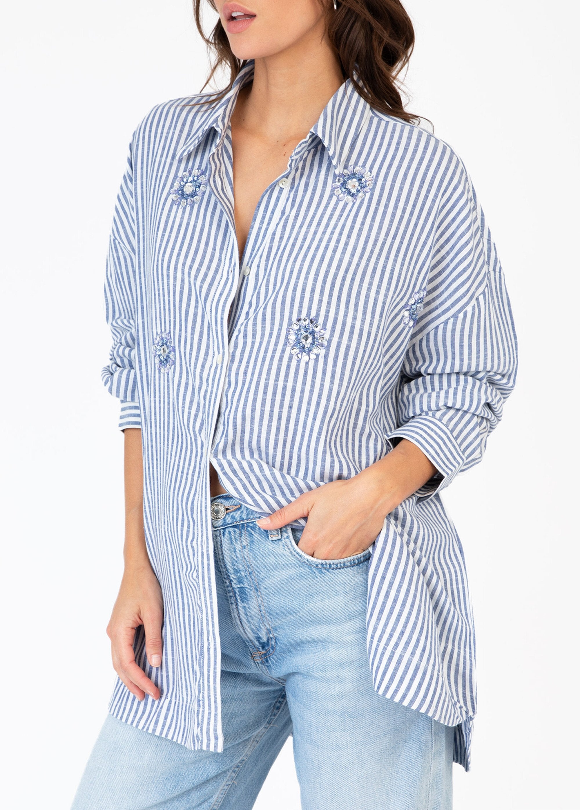 Camisa_de_algodón_a_rayas_con_detalles_de_bisutería_Bleu_raye_GA1_slim