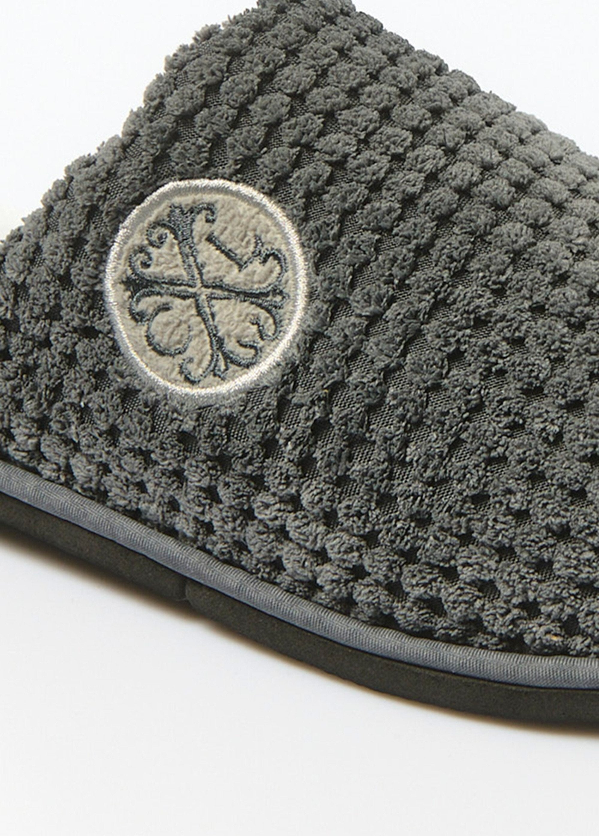 Zapatillas_tipo_mule_de_rizo_texturizado_Gris_DE1_slim