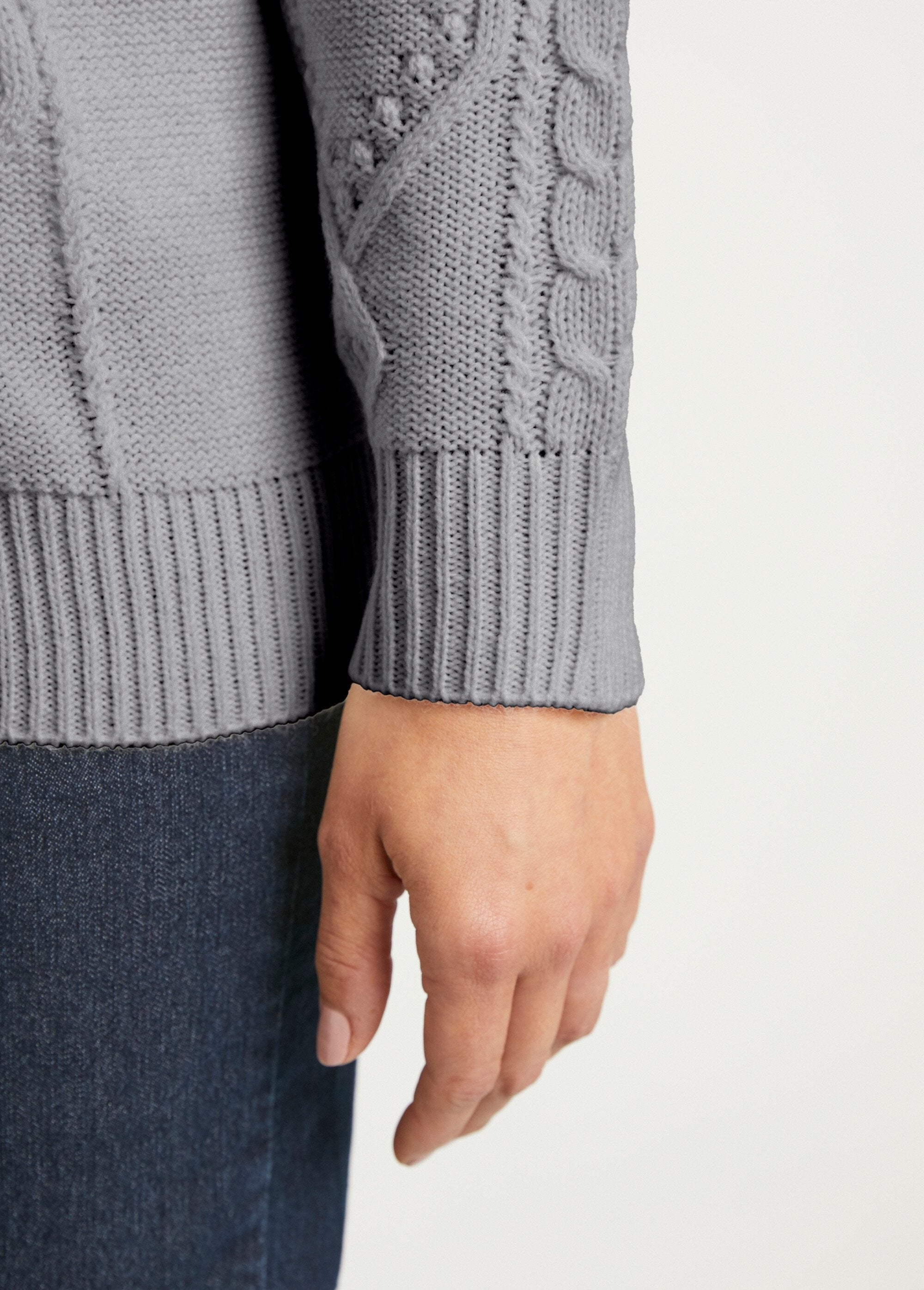 Cárdigan_cálido_con_cremallera_y_cuello_alto_con_ochos_Gris_DE2_slim