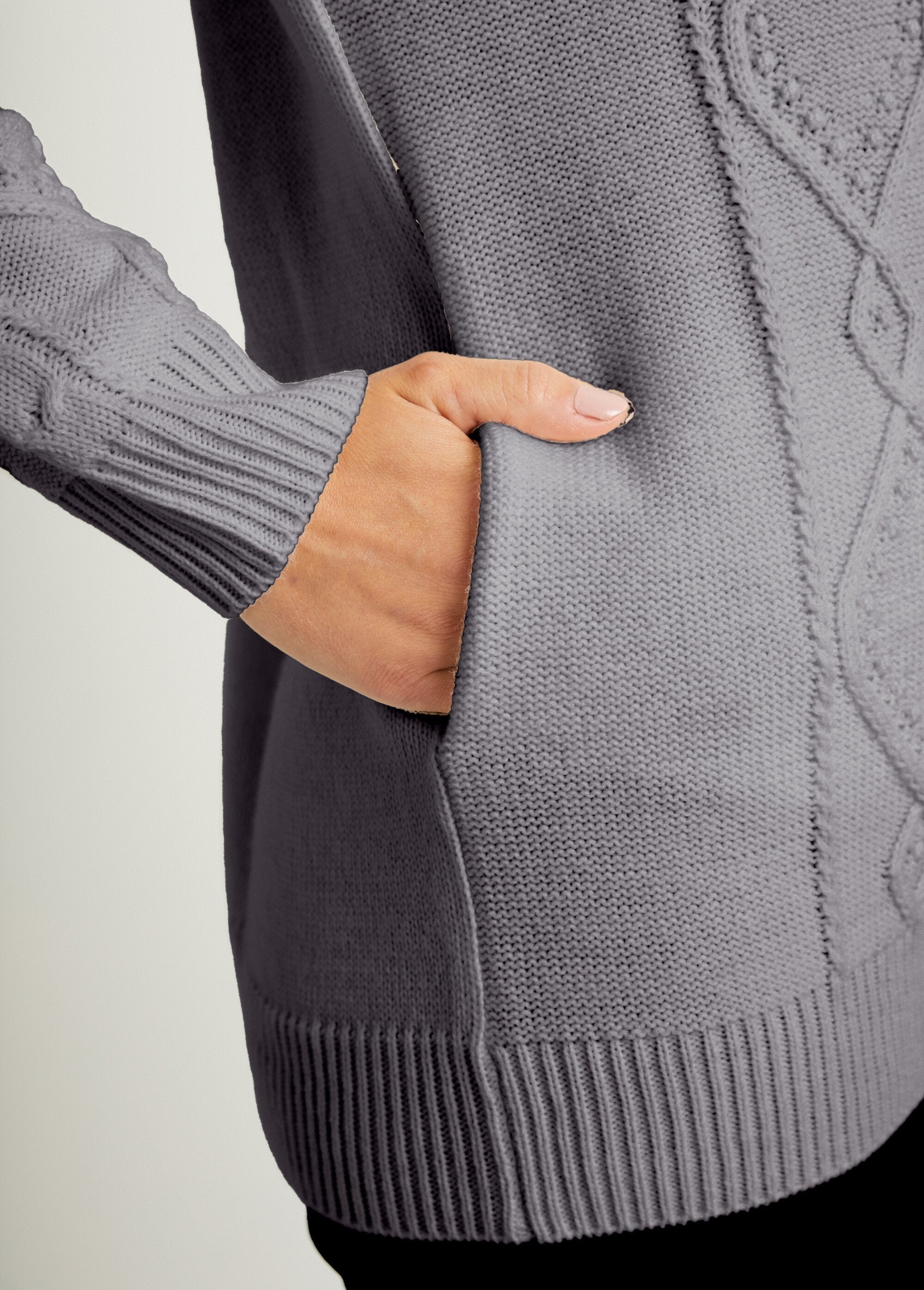 Cárdigan_cálido_con_cremallera_y_cuello_alto_con_ochos_Gris_DE3_slim