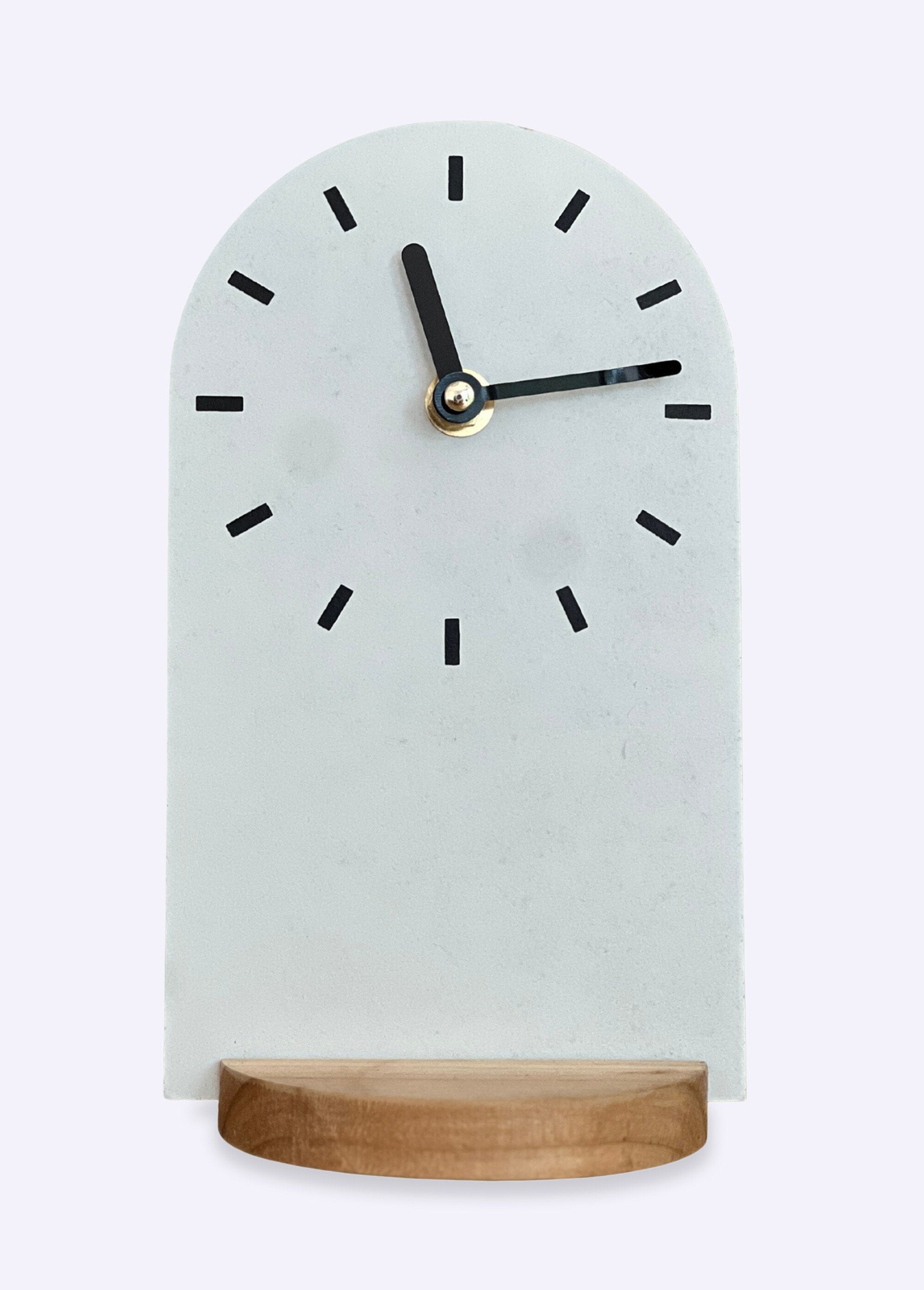 Reloj_de_mesa_de_estilo_minimalista_Blanco,_Blanca_FA1_slim
