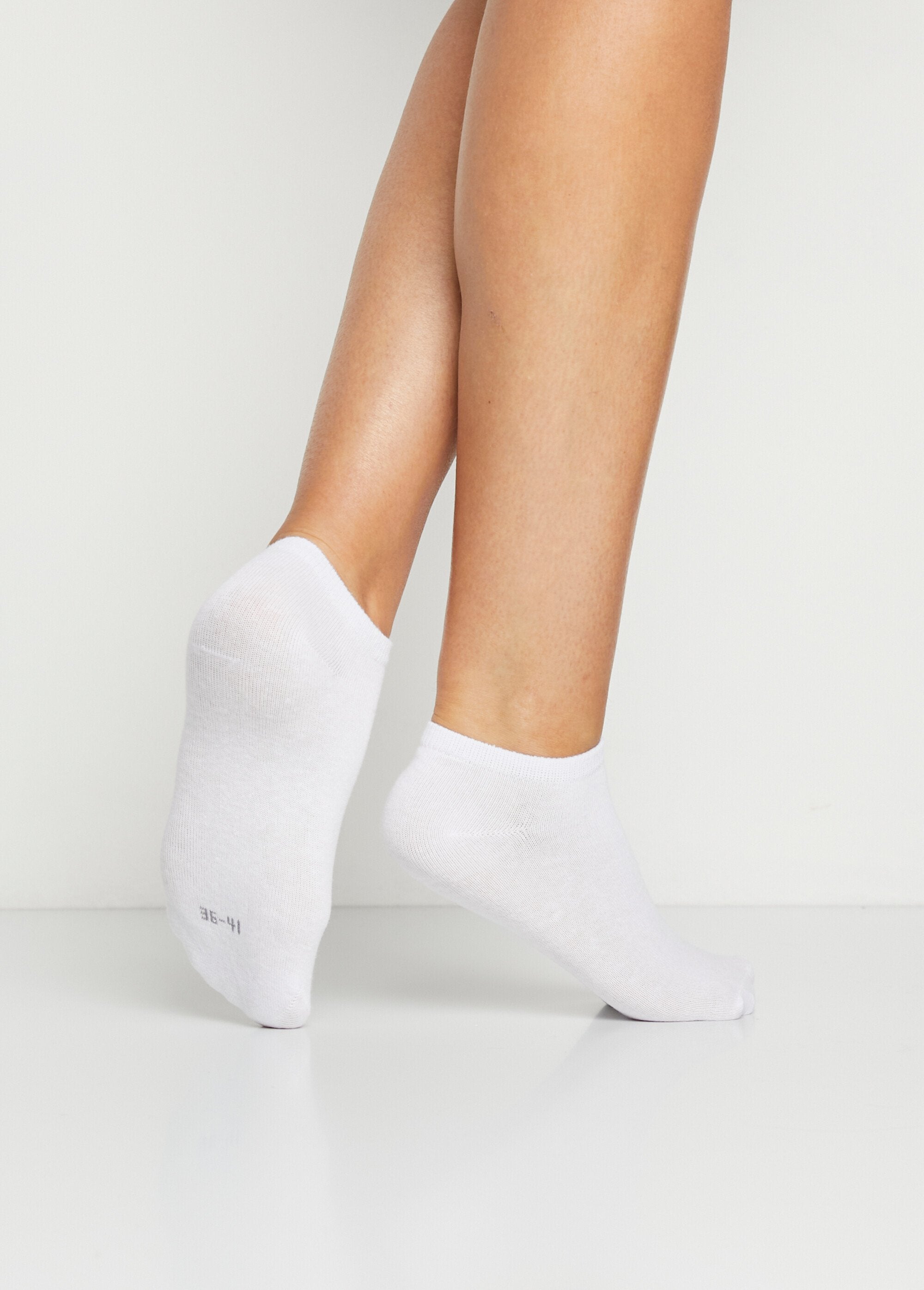 Calcetines_discretos_hasta_el_tobillo_Lote_blanco3_DO1_slim