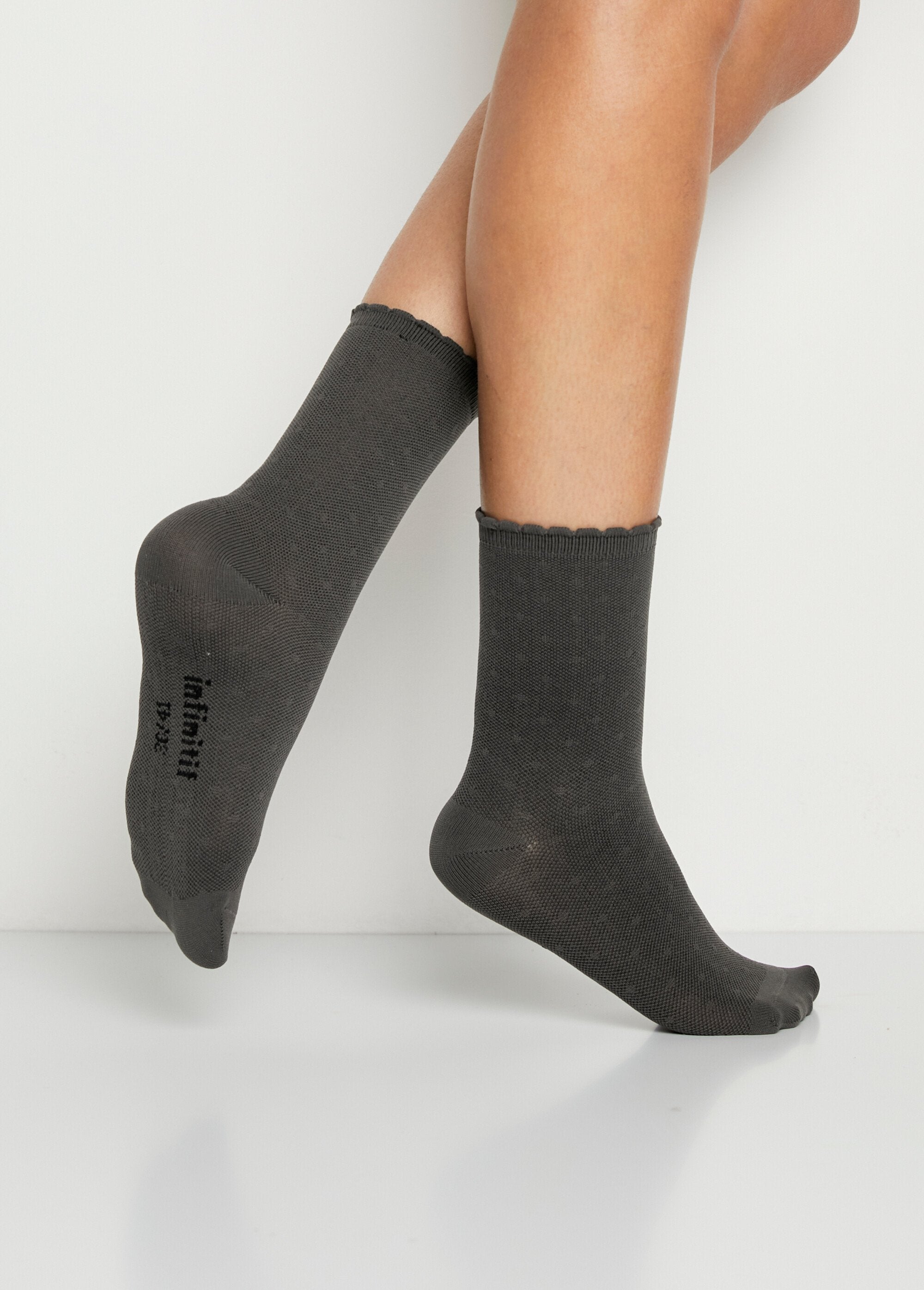 Calcetines_finos_con_estampados_tono_sobre_tono_Lote_2_de_culos_negros_y_grises_DO1_slim