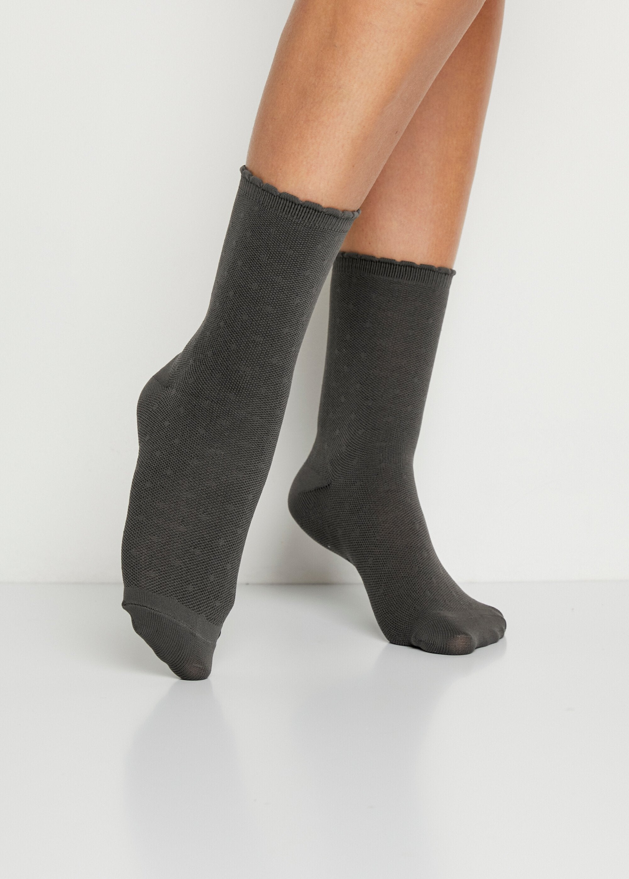 Calcetines_finos_con_estampados_tono_sobre_tono_Lote_2_de_culos_negros_y_grises_FA1_slim