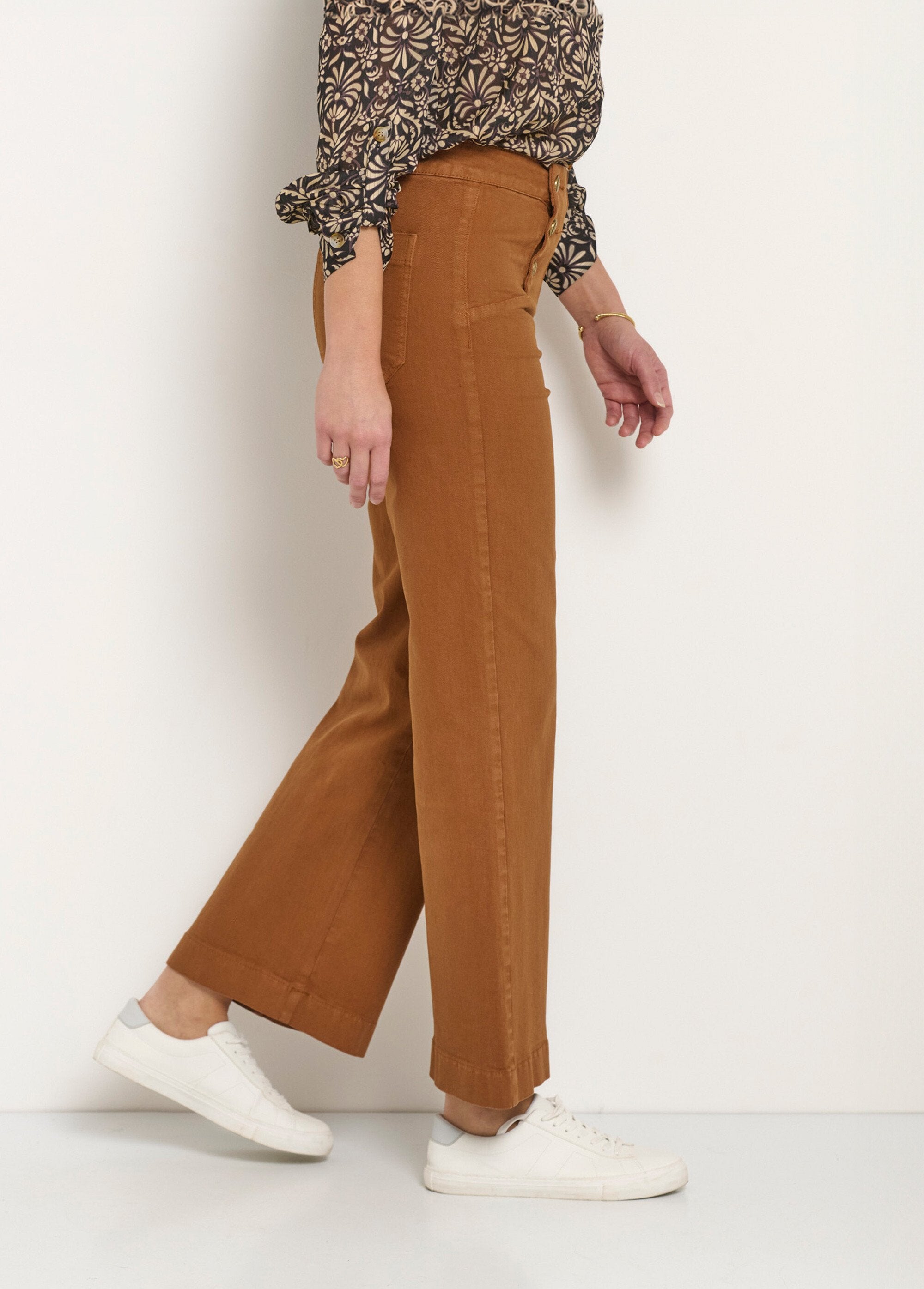 Jean_flare_extensible_taille_effet_pont_Camel_DR1_slim