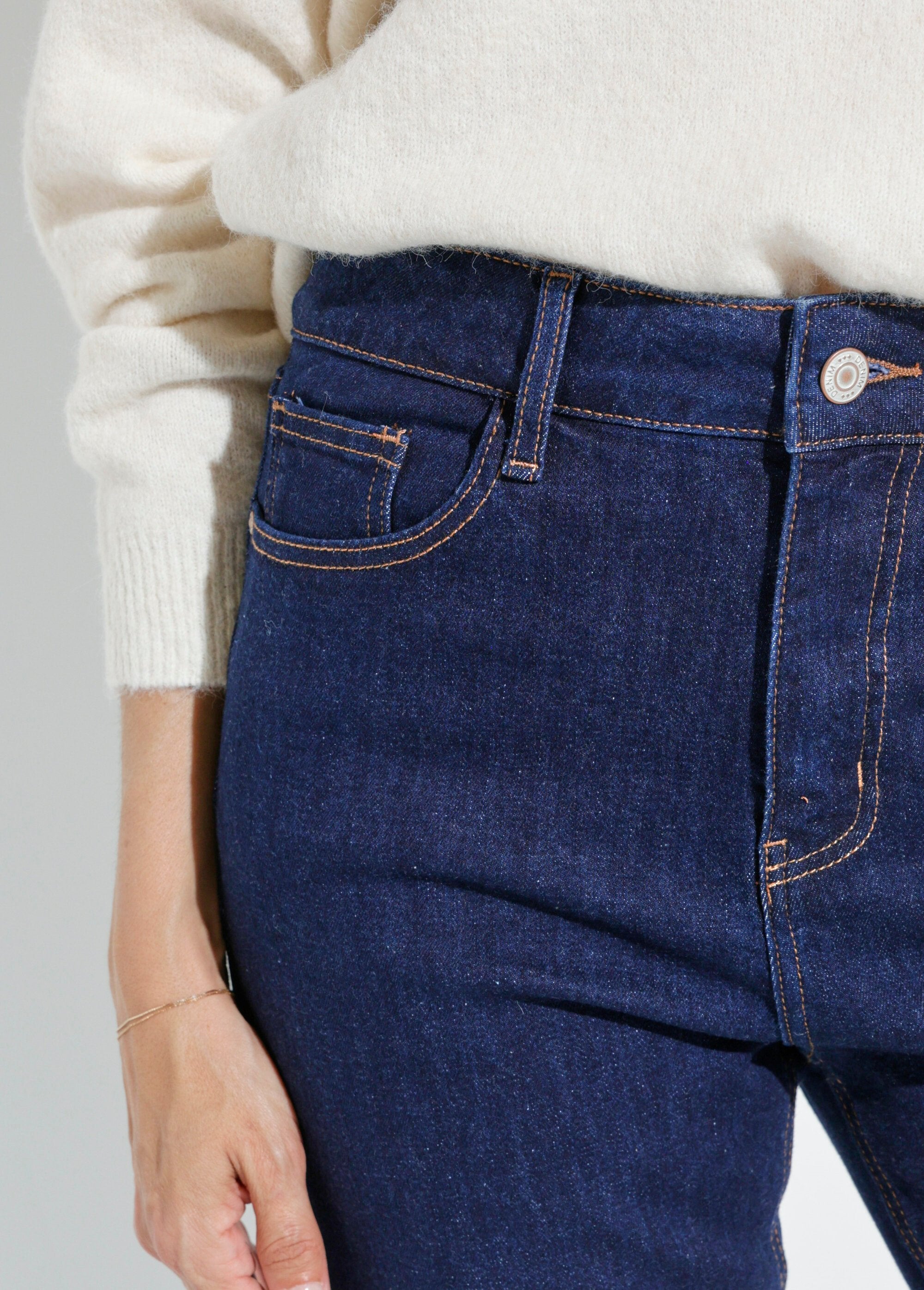 Jeans_mom_de_mezclilla,_especial_TALLA_GRANDE_azul_crudo_DE1_slim