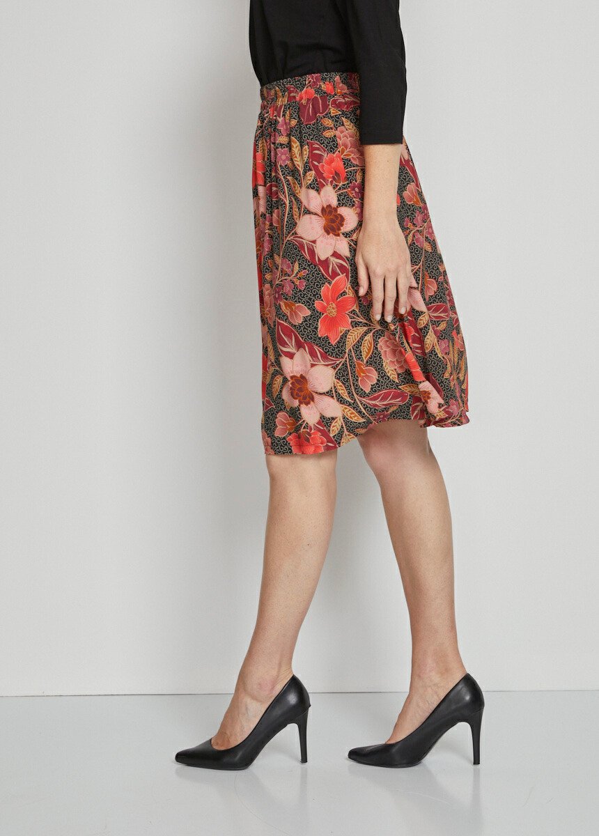 Falda_corta_de_vuelo_con_estampado_floral_Estampado_coralino_DR1_slim
