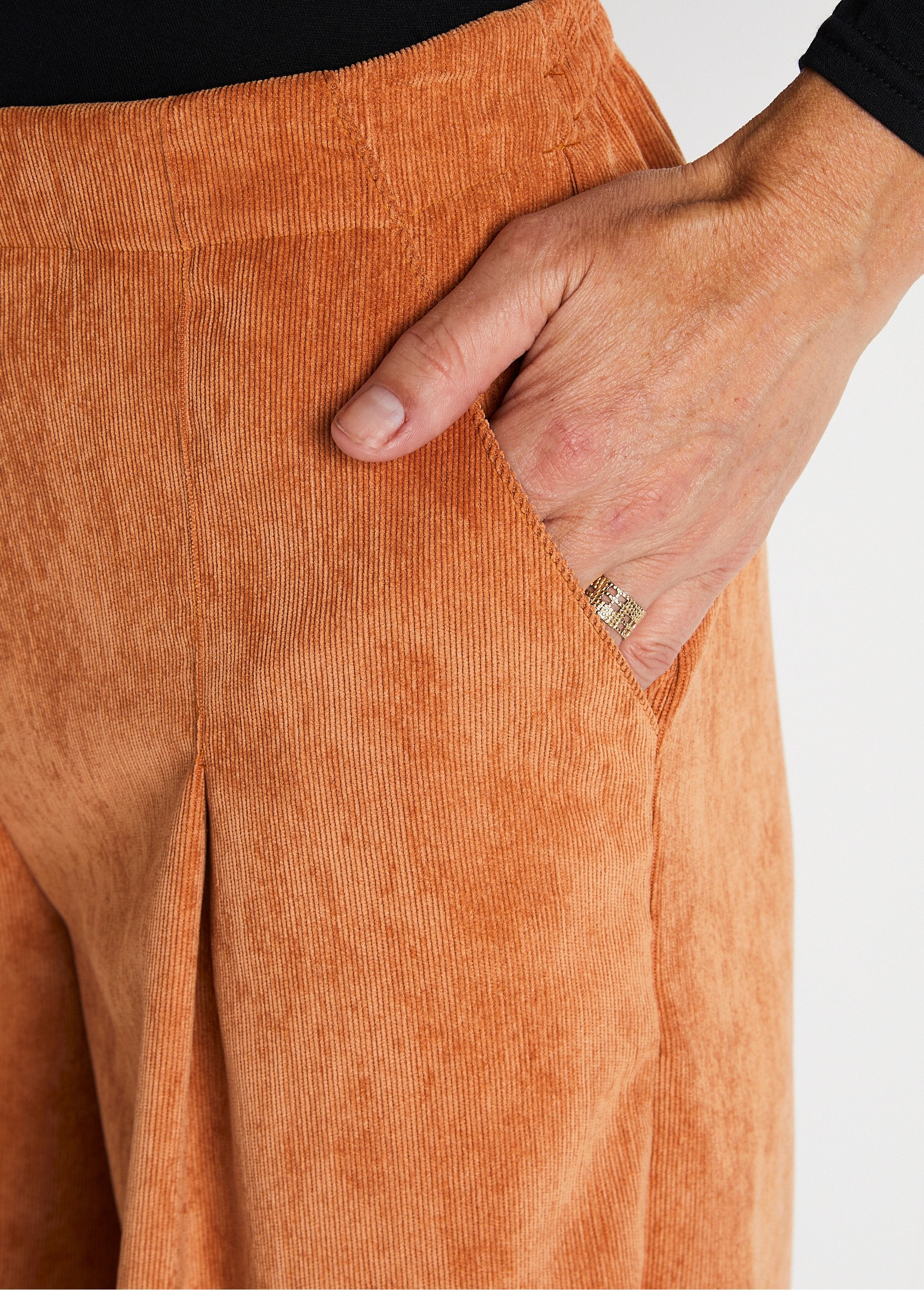 Pantalón_culotte_largo_milrayas_terciopelo_Caramelo_DE1_slim