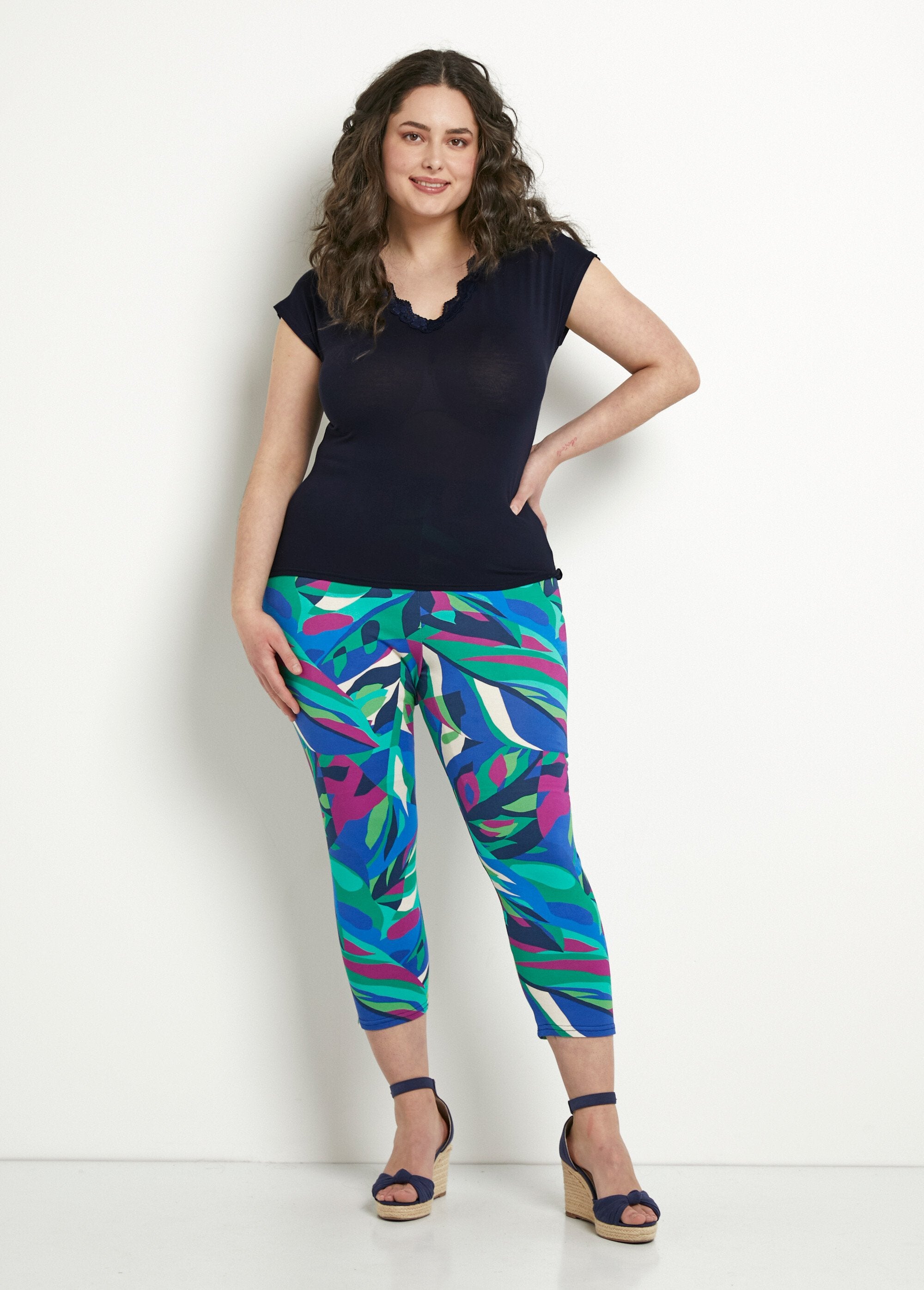 Leggings_cortos_con_cintura_elástica_y_elásticos_Multicolor_SF1_curvy