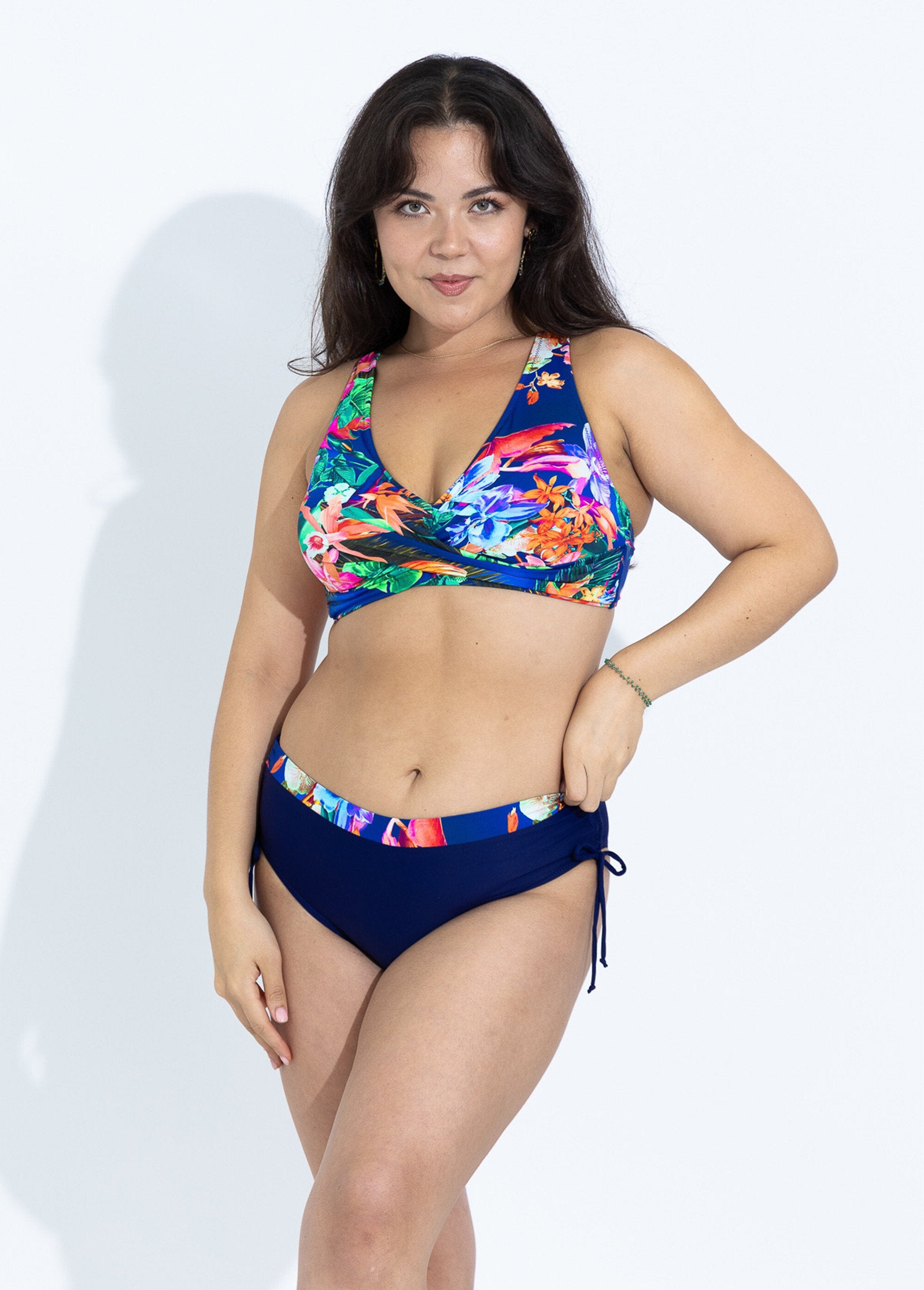 Traje_de_baño_exótico_de_dos_piezas_en_dos_tonos_Estampados_marinos_FA1_curvy