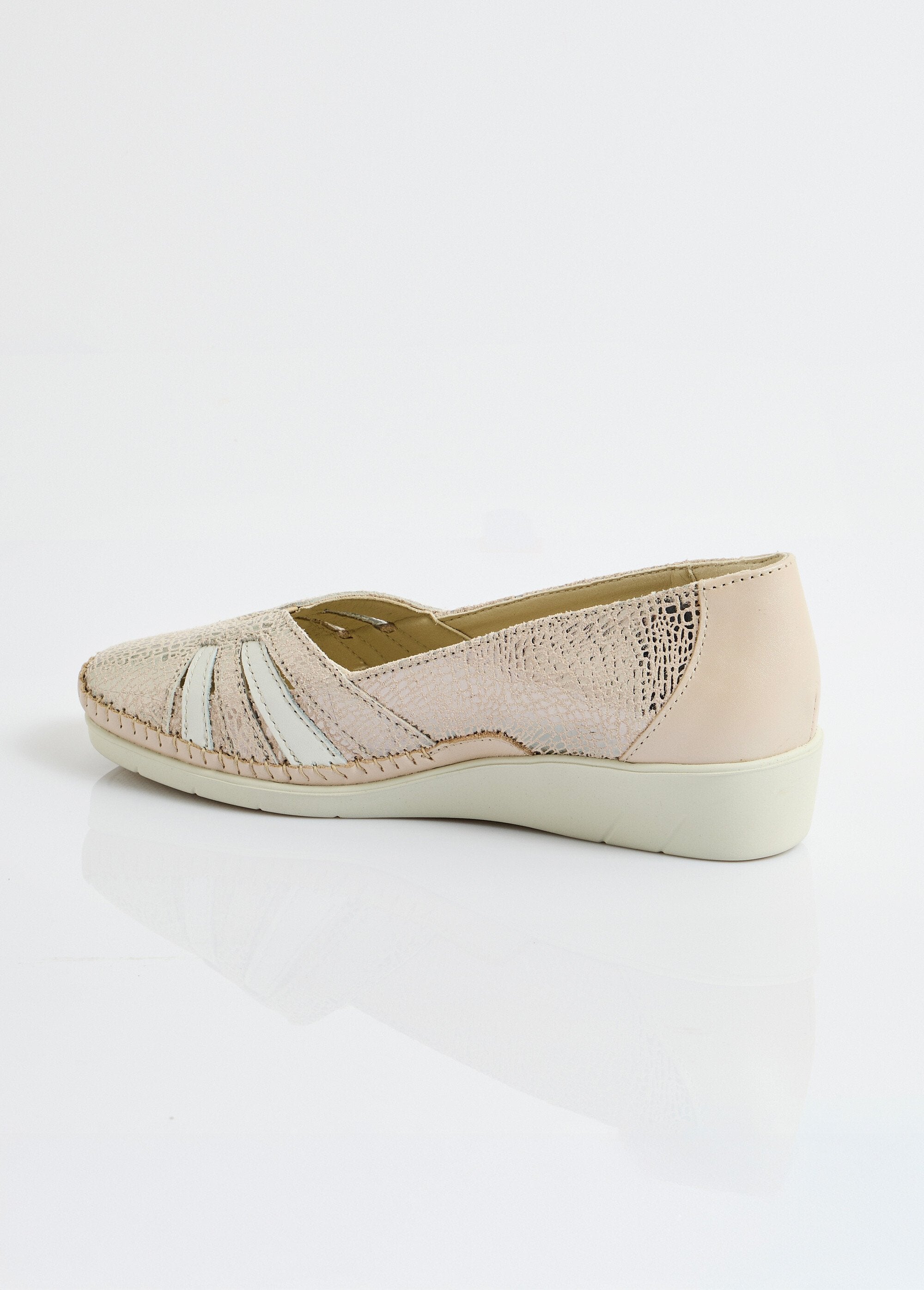 Mocasines_de_cuña_de_piel_con_ancho_suave_y_cómodo._Lunar_DO1_slim