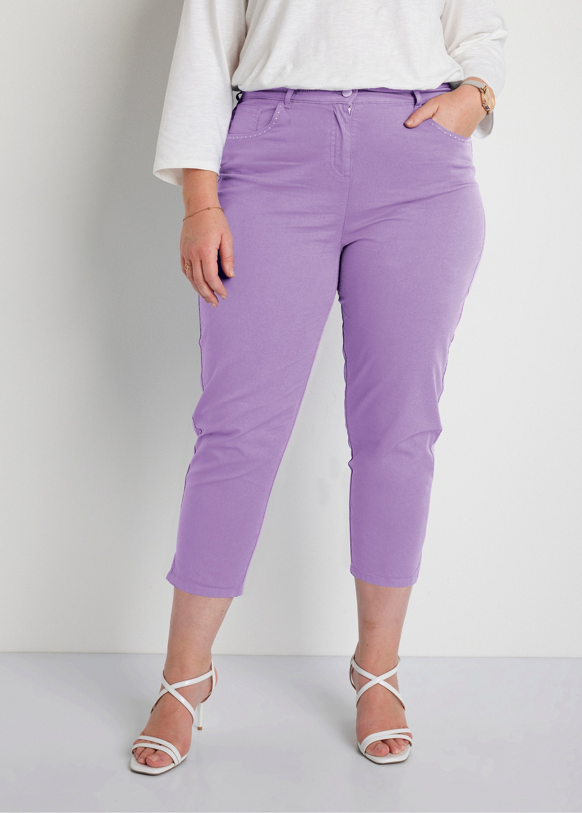 Pantalón_cropped_con_cinturón_elástico_y_5_bolsillos_Púrpura_FA1_curvy