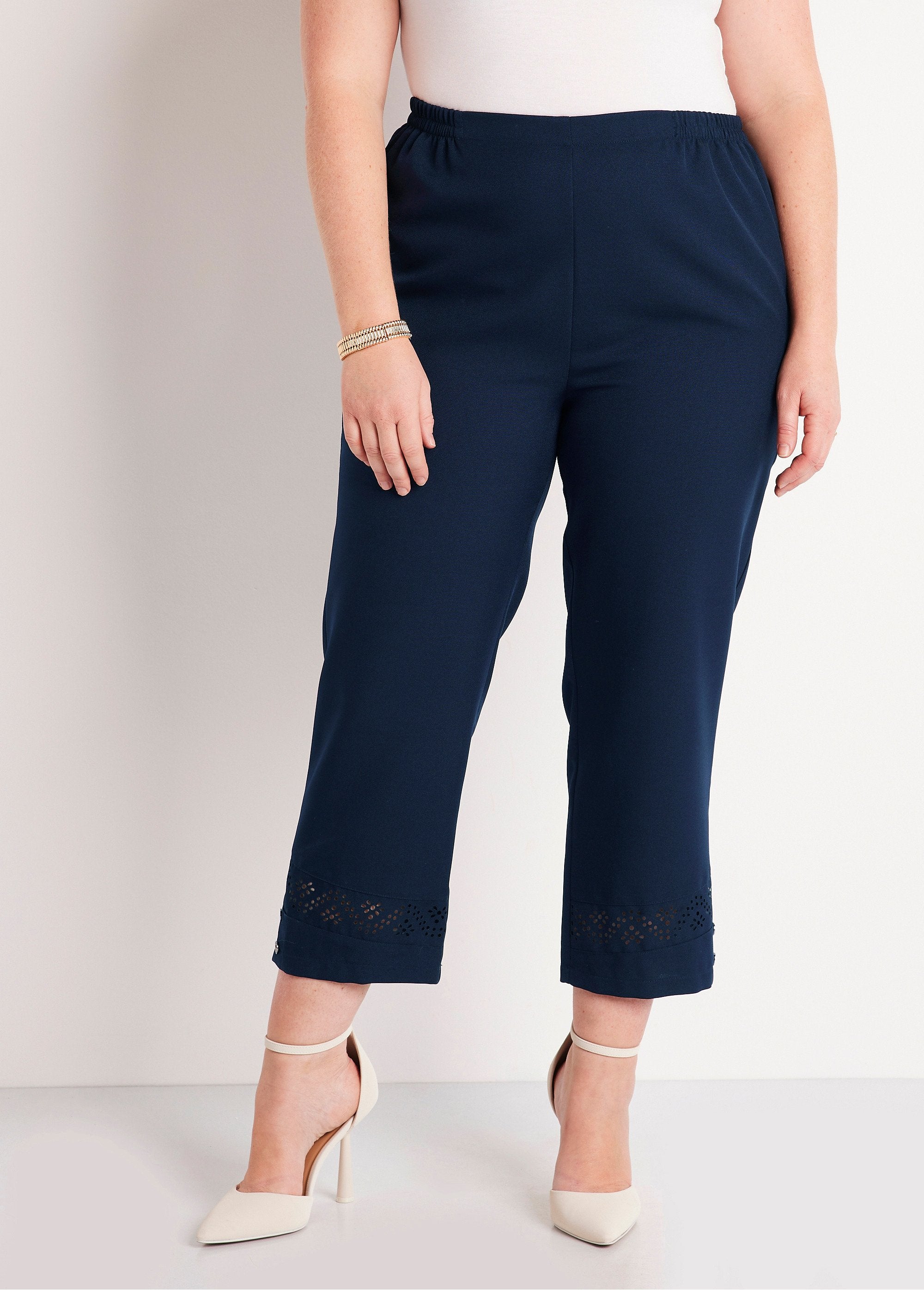 Pantalón_cropped_con_cinturón_elástico_calado_Marina_FA1_curvy