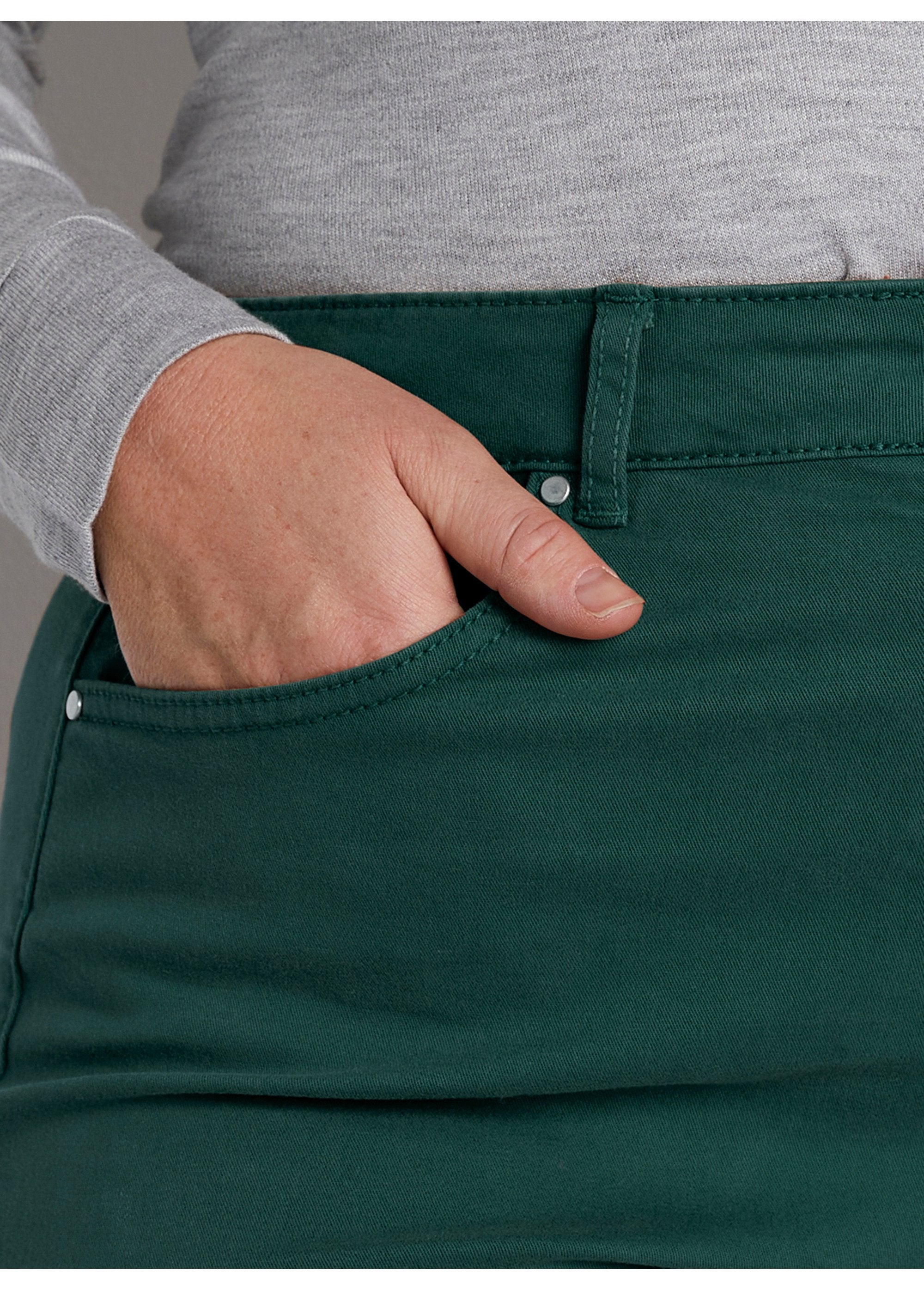 Pantalón_recto_de_cinco_bolsillos_de_algodón_elástico_Verde_DE2_curvy