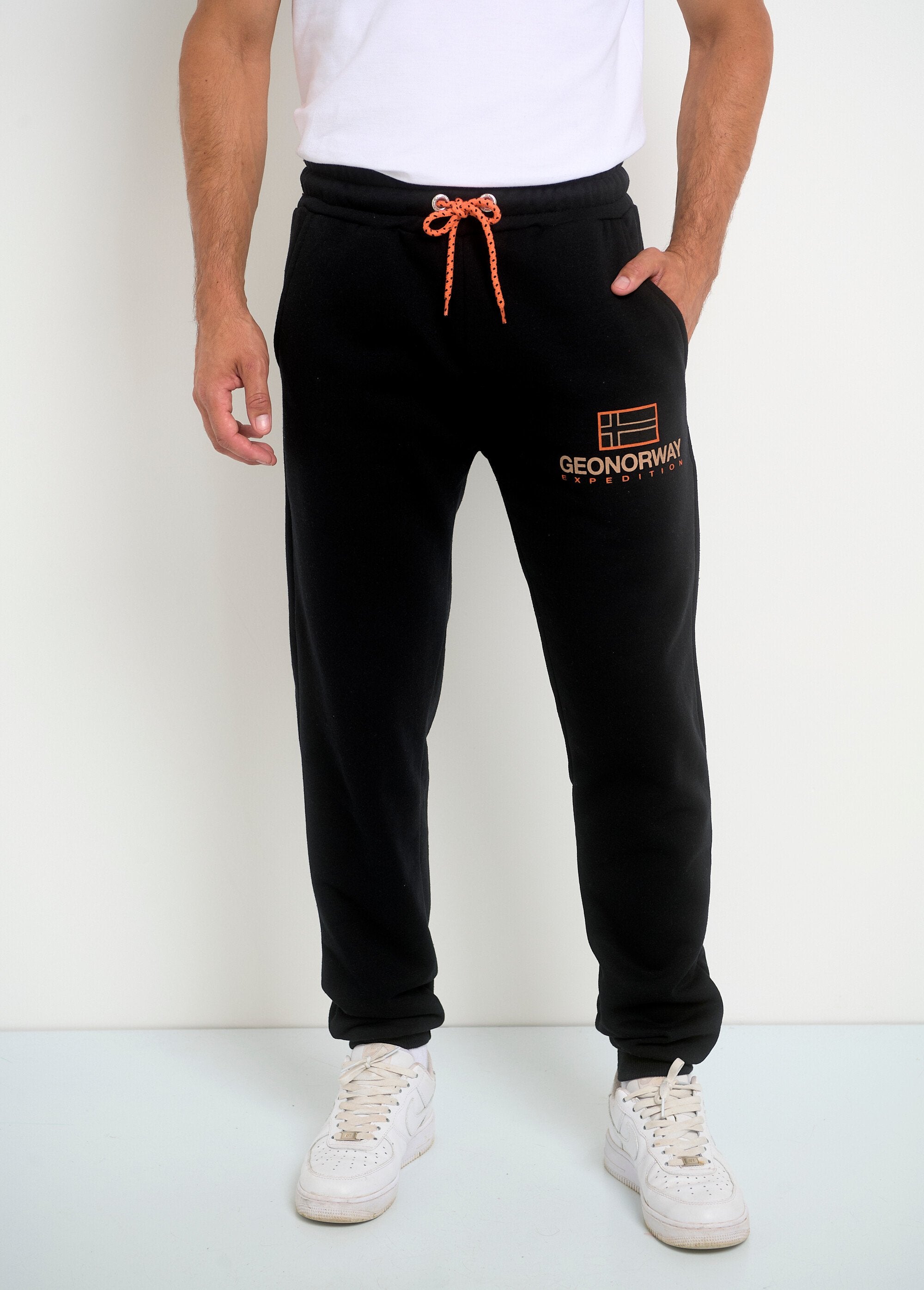 Pantalón_jogging_con_lazo_en_contraste_Negro_FA1_slim