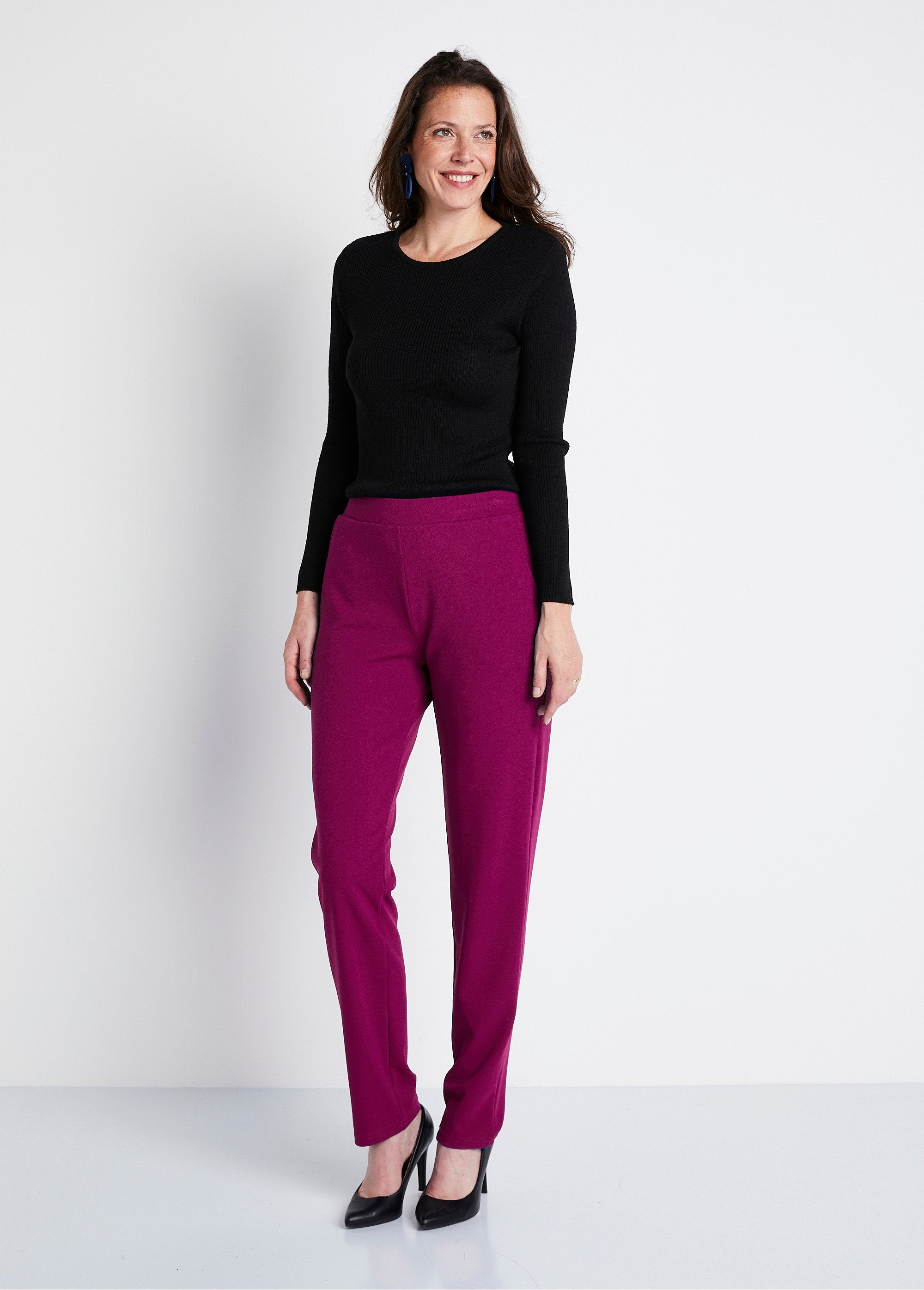 Pantalón_recto_con_cintura_elástica_y_punto_crepé_Cassis_SF1_slim