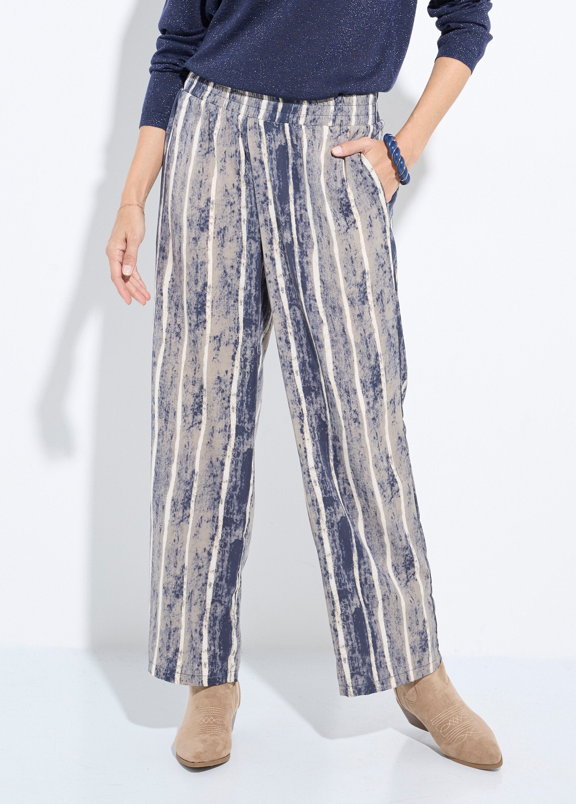Pantalón_fluido_elástico,_estampado_de_rayas_Gris_y_crudo_FA1_slim