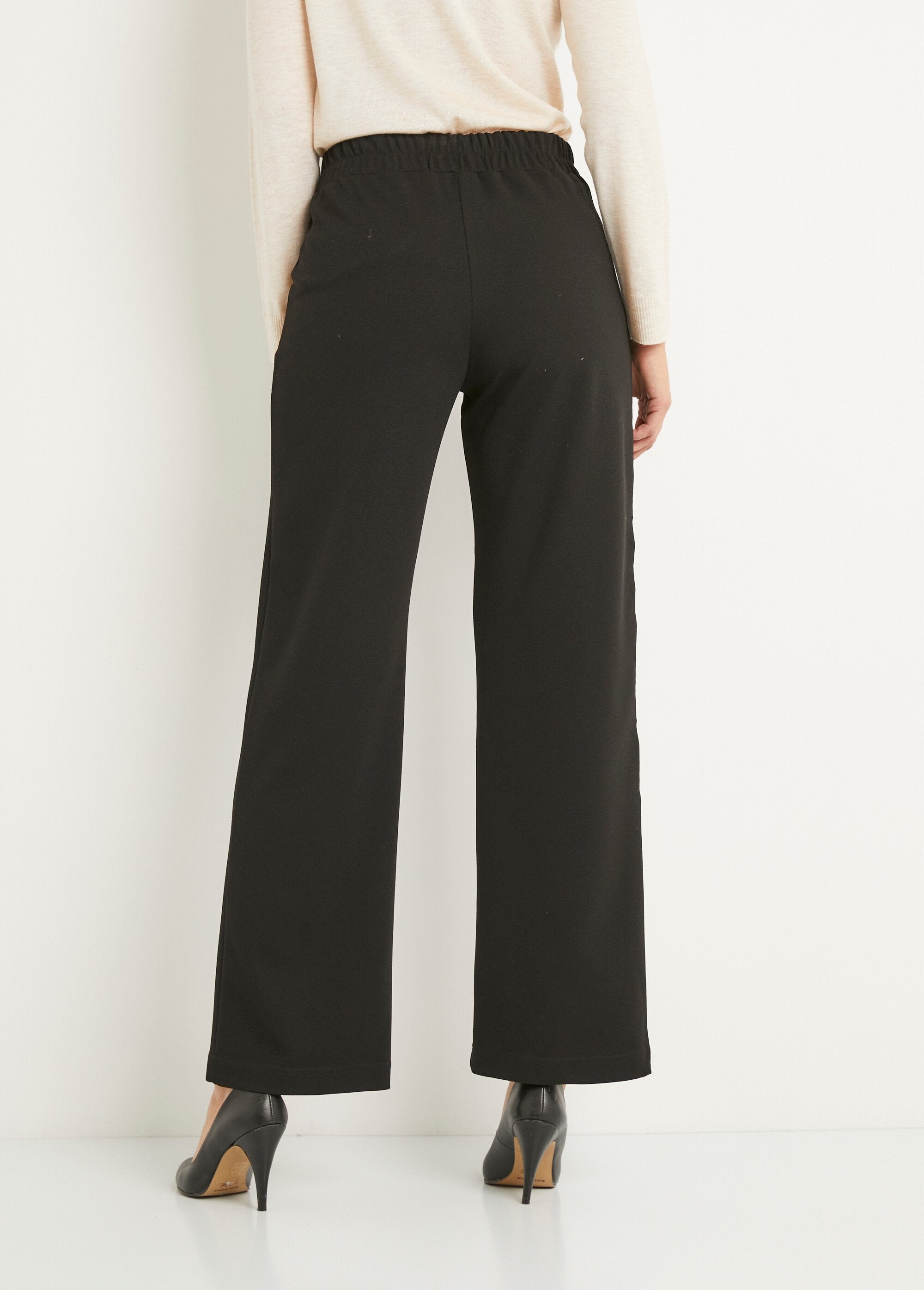 Pantalón_semielástico_de_pierna_ancha,_liso_Noir_DO1_slim