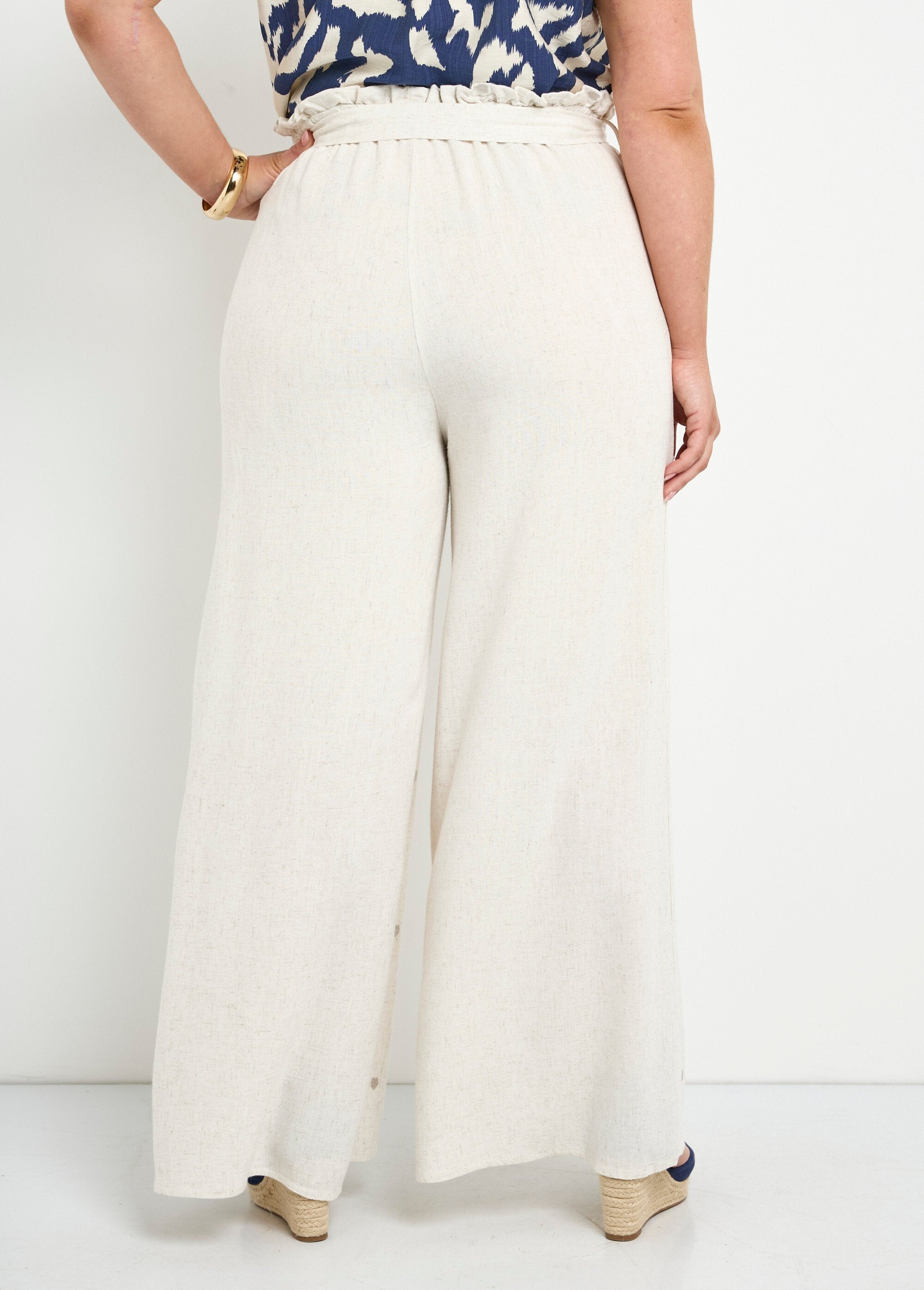 Pantalón_de_lino_bordado_con_cinturón_Crudo_DO1_curvy